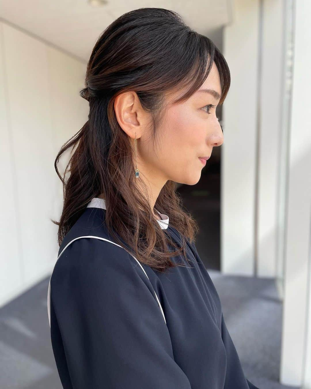 堂真理子さんのインスタグラム写真 - (堂真理子Instagram)「今日の日中は暖かかったですね☀️寒暖差が激しいので、体調には気を付けましょう✨  本日の衣装は、  ☆ブラウス,スカート… #lounie ☆アクセサリー… #starjewelry  でした👗✨  明日もよろしくお願いします♫   #大下容子ワイドスクランブル #ワイドスクランブル #ニュース #テレビ朝日 #堂真理子 #アナウンサー #アナウンサー衣装 #番組衣装」3月7日 18時09分 - mariko_do