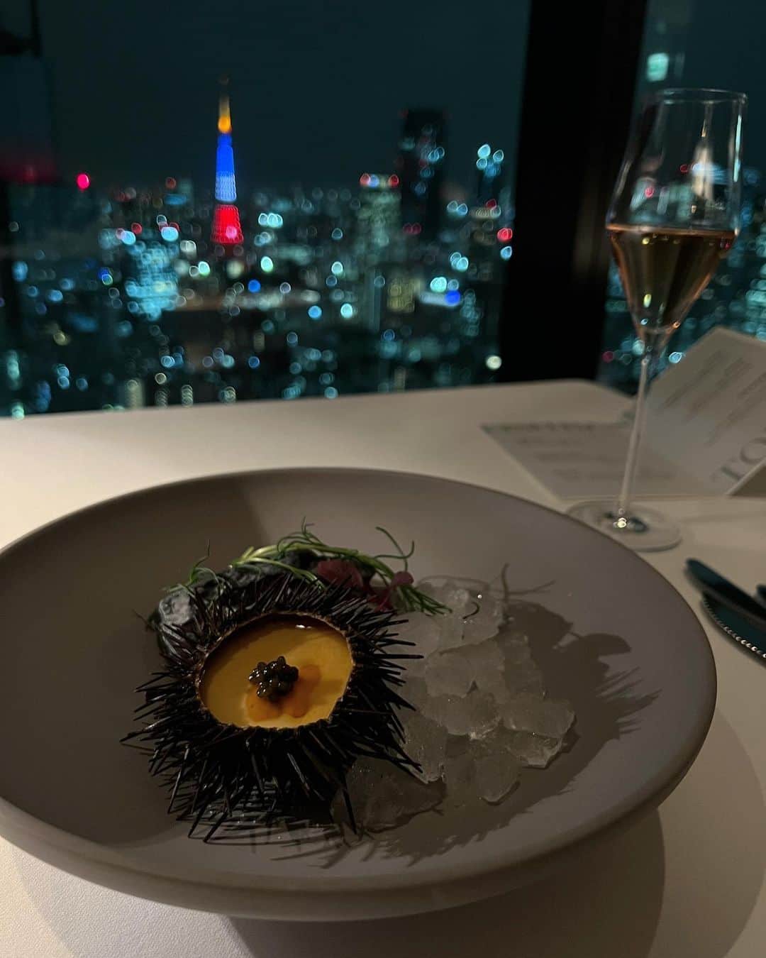 吉田恵美さんのインスタグラム写真 - (吉田恵美Instagram)「夜景見ながらディナー🍽  お料理どれも美味しくて景色も綺麗で最高✨  @fishbanktokyo_edge #fishbanktokyo」3月7日 21時20分 - _yoshida_megumi