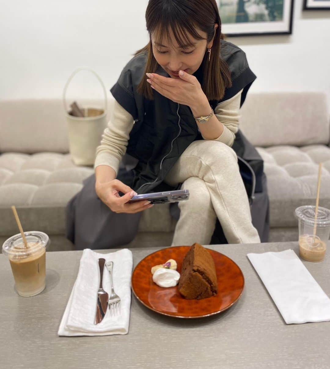 矢田亜希子さんのインスタグラム写真 - (矢田亜希子Instagram)「明日はスイーツ食べません #大好きなシフォンケーキ#大好きなカフェラテ#いつも2杯 @barneyscafe_ginza  #明日はラヴィット」3月7日 21時50分 - akiko_yada