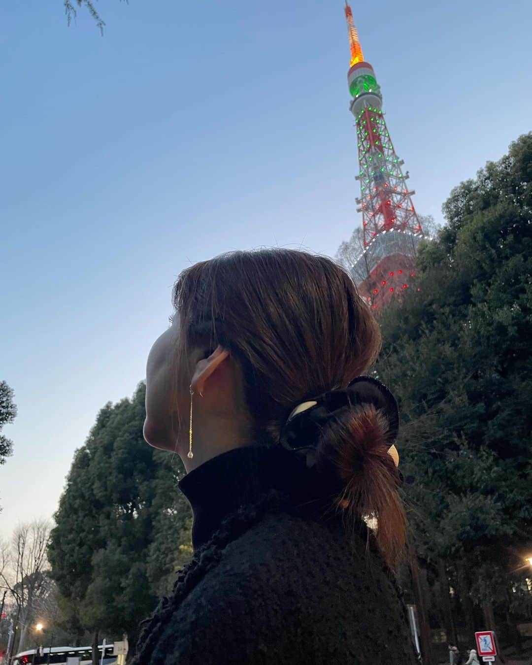 飯島直子さんのインスタグラム写真 - (飯島直子Instagram)「こんばんは^ - ^♪  今夜はおそくなってしまいました^ - ^ ひさしぶりに東京タワー見ましたよ♪  東京タワーと撮るのは難しいですね(*´∀｀*)  ７日朝のおへんじすこし＾＾  ももかおめでとう♪  yumiko!!頑張れ！！  採用！やった！(´∀｀*)  マツエク！9.10.11です♪  動物、わんちゃんねこちゃんを むかえると頑張って生きようとおもいます(´∀｀*)  mayumamasan♪ ナミダと時間が処方せんです 天国はとてもよいところだそうです^ - ^ だからみんなこちらには 帰ってこないんだそうです ご主人は幸せにすごしてます (´∀｀*) 安心してね^ - ^  禁煙！ストレスのないように！ ストレスが1番カラダに悪い気がします^ - ^  今夜はひさしぶりにおそくまで 起きてました^ ^  みんな夢の中かな^ ^？  わたしは大食いYouTubeみながらねます╰(*´︶`*)╯♡  おやすみなさい^ ^  また明日♡♡」3月7日 23時50分 - naoko_iijima_705_official