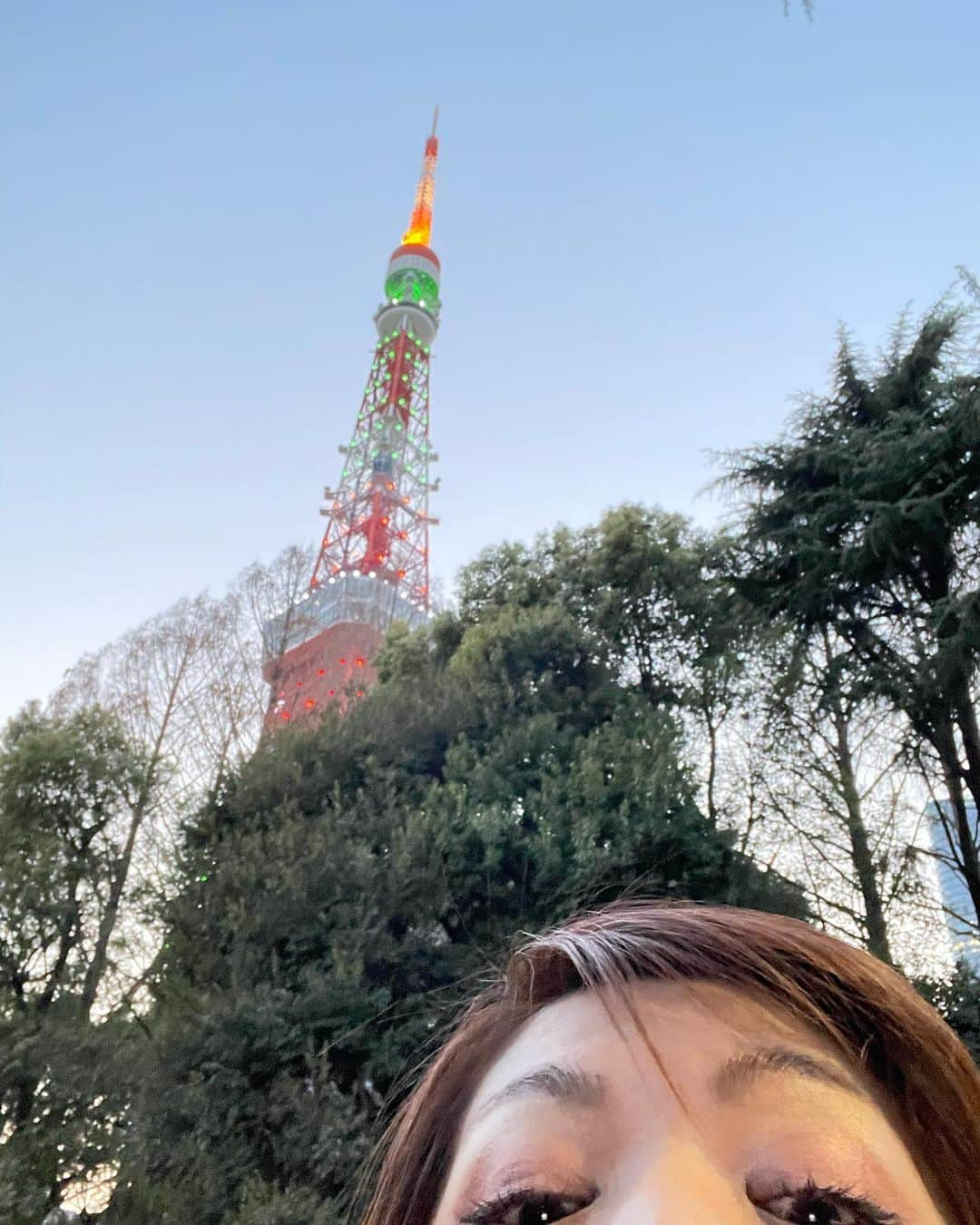 飯島直子さんのインスタグラム写真 - (飯島直子Instagram)「こんばんは^ - ^♪  今夜はおそくなってしまいました^ - ^ ひさしぶりに東京タワー見ましたよ♪  東京タワーと撮るのは難しいですね(*´∀｀*)  ７日朝のおへんじすこし＾＾  ももかおめでとう♪  yumiko!!頑張れ！！  採用！やった！(´∀｀*)  マツエク！9.10.11です♪  動物、わんちゃんねこちゃんを むかえると頑張って生きようとおもいます(´∀｀*)  mayumamasan♪ ナミダと時間が処方せんです 天国はとてもよいところだそうです^ - ^ だからみんなこちらには 帰ってこないんだそうです ご主人は幸せにすごしてます (´∀｀*) 安心してね^ - ^  禁煙！ストレスのないように！ ストレスが1番カラダに悪い気がします^ - ^  今夜はひさしぶりにおそくまで 起きてました^ ^  みんな夢の中かな^ ^？  わたしは大食いYouTubeみながらねます╰(*´︶`*)╯♡  おやすみなさい^ ^  また明日♡♡」3月7日 23時50分 - naoko_iijima_705_official