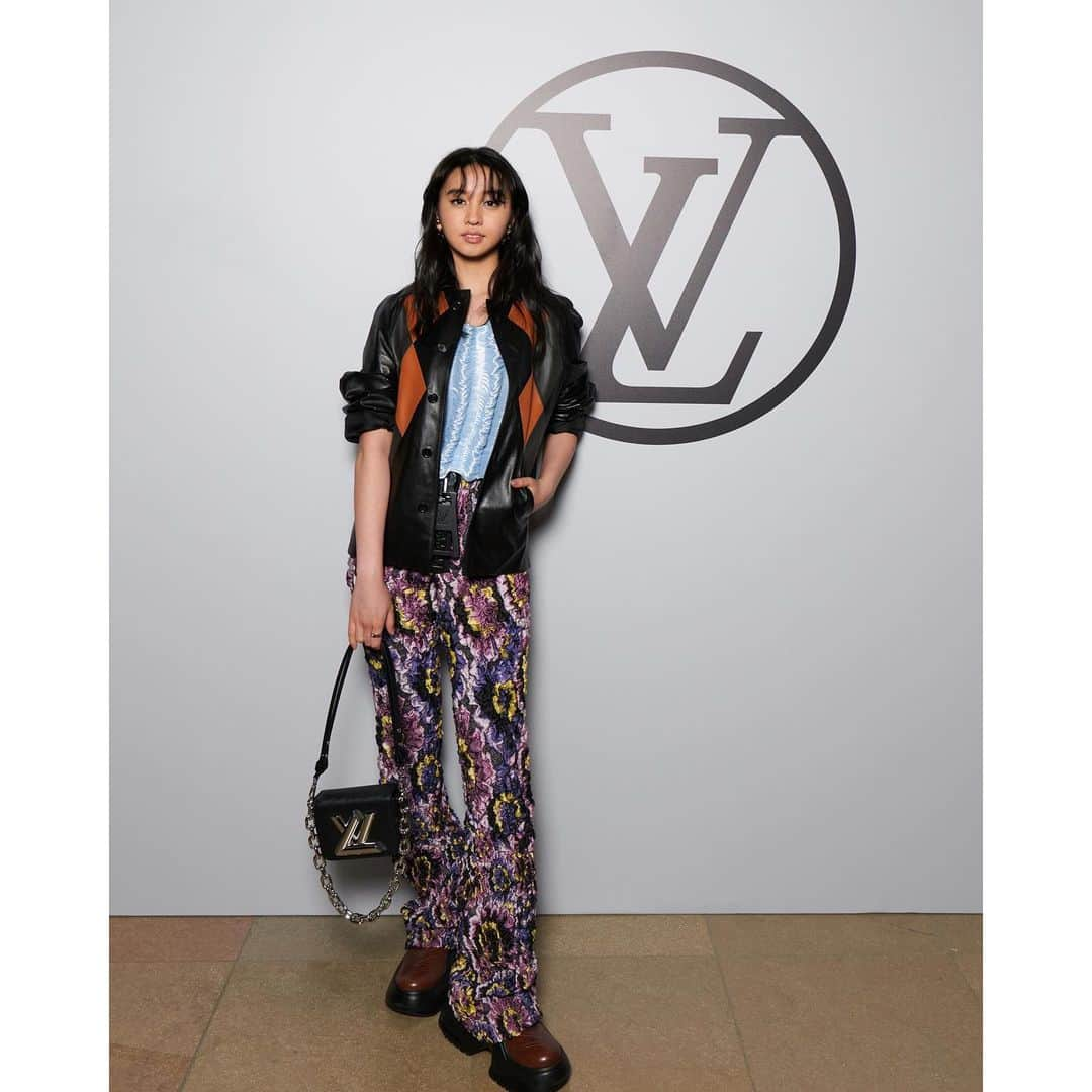 kokiさんのインスタグラム写真 - (kokiInstagram)「Thank you @louisvuitton @nicolasghesquiere for the mesmerizing experience.  It was such a beautiful and inspirational collection.  “Contemporary design meets art” “New sartorial codes. Full of movement and suppleness, the collection is a reinterpretation of formal, creating a fresh French silhouette.”   ルック一つ一つがまるでアートの作品の様なとても美しく感動的なコレクションでした。 ニコラさんのポジティブなエネルギーと笑顔に、いつも魅了されます。  #lvfw23」3月8日 2時04分 - koki