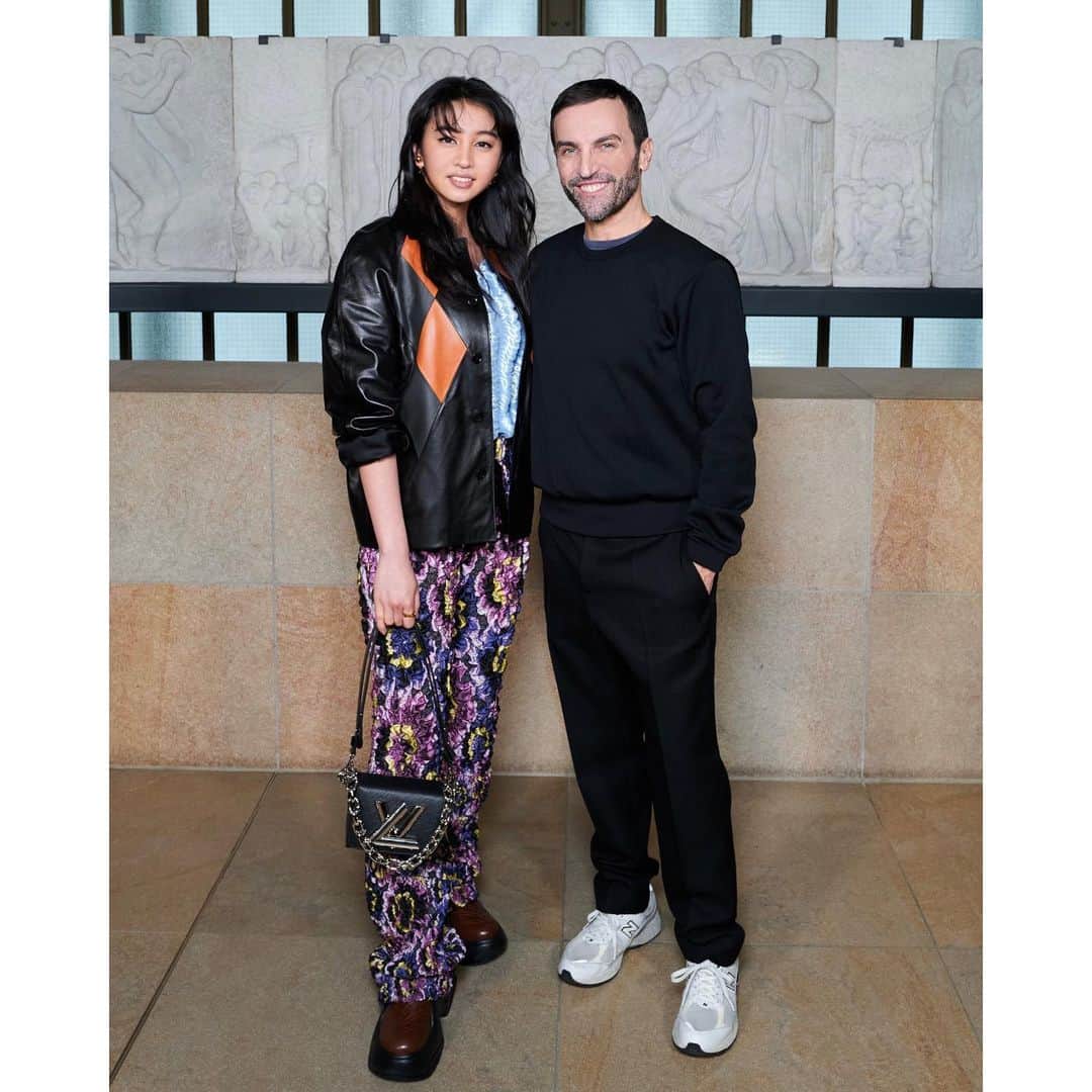 kokiさんのインスタグラム写真 - (kokiInstagram)「Thank you @louisvuitton @nicolasghesquiere for the mesmerizing experience.  It was such a beautiful and inspirational collection.  “Contemporary design meets art” “New sartorial codes. Full of movement and suppleness, the collection is a reinterpretation of formal, creating a fresh French silhouette.”   ルック一つ一つがまるでアートの作品の様なとても美しく感動的なコレクションでした。 ニコラさんのポジティブなエネルギーと笑顔に、いつも魅了されます。  #lvfw23」3月8日 2時04分 - koki