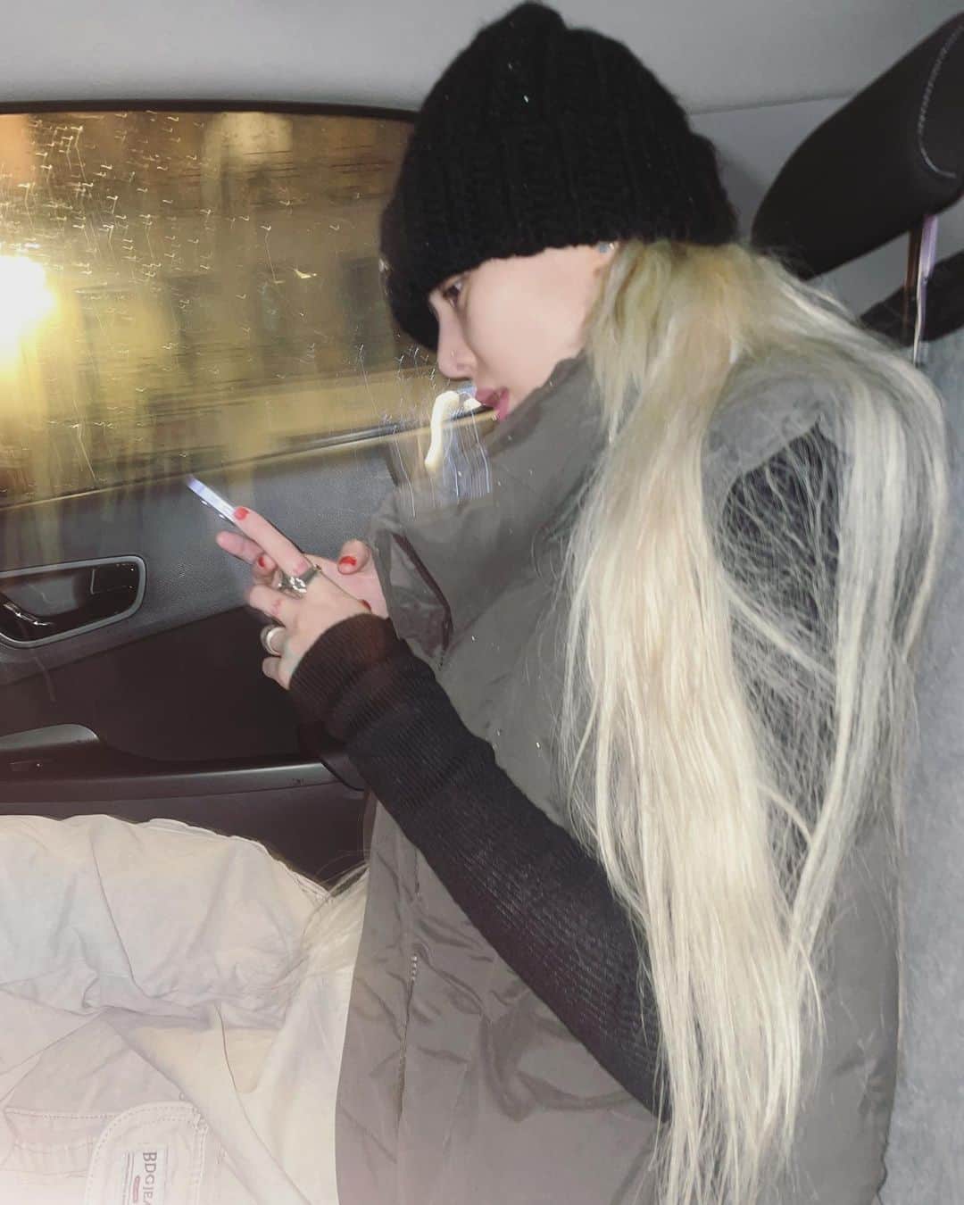 ヒョナ さんのインスタグラム写真 - (ヒョナ Instagram)「🌧」3月8日 8時06分 - hyunah_aa