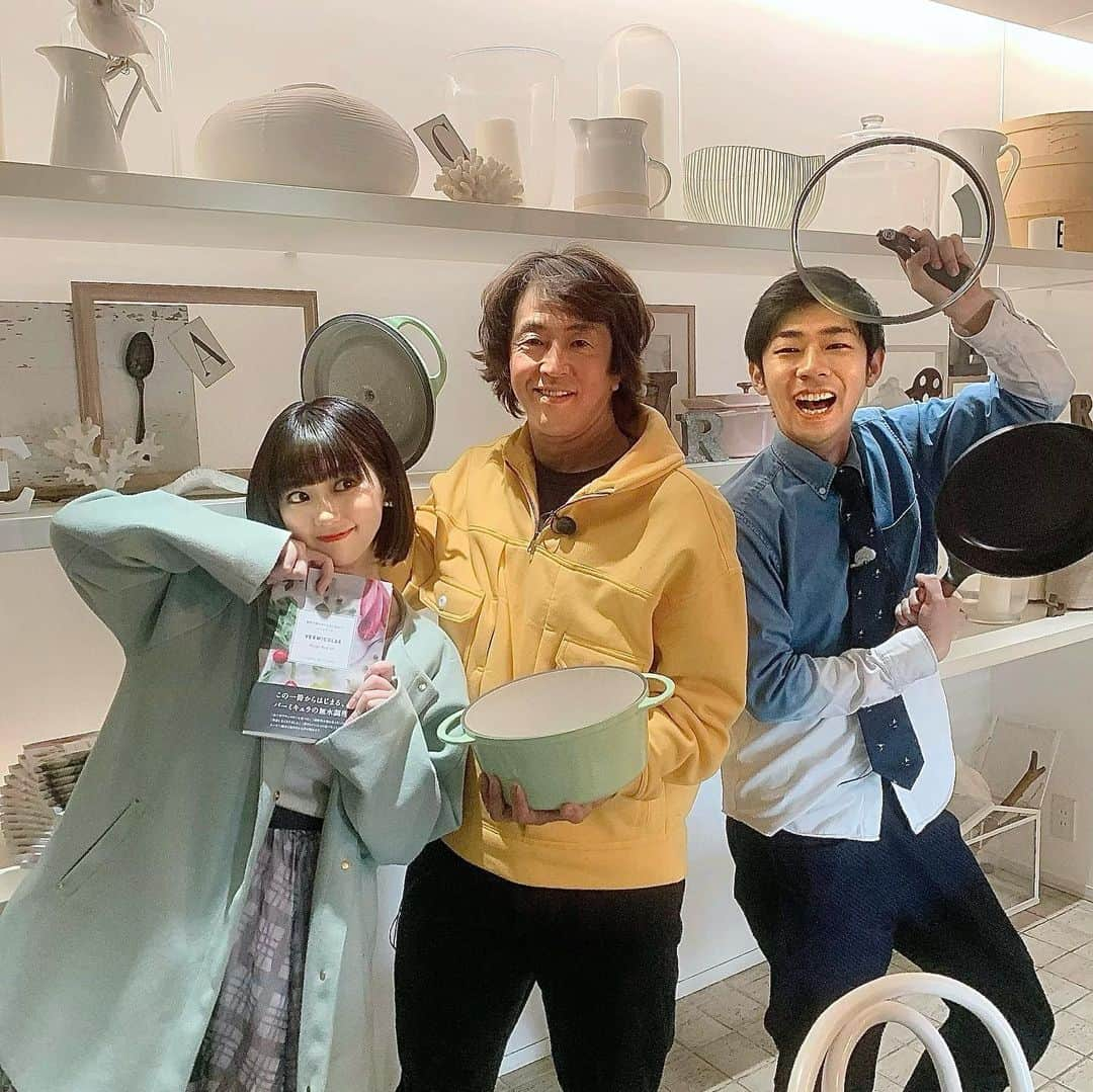 田中美久さんのインスタグラム写真 - (田中美久Instagram)「#ホリケンのみんなともだち  見てくださった皆さんありがとうございました☺️次回放送も楽しみにしててください！  今回は、バーミキュラ工場へ行かせて頂きました。実際に工場見学させて頂いたら皆さんの努力や思いがとても伝わってきました。  調理器具を頂き、それから自炊は毎回無水カレーやポトフなど作ってます😌トマトカレーが大好きです🍛🍅あとはご飯！本当に美味しく炊けました！  良い体験でした〜  最後の写真は、ホリケンさんとの動画を載せて…笑  #ホリケンのみんなともだち　#テレビ朝日 #ネプチューン　#ホリケン　さん #トンツカタン森本 さん #HKT48 #田中美久 #工事　#工場見学　#バーミキュラ　#調理器具　#フライパン　#鍋　#無水カレー　#自炊　#Vermicular」3月8日 10時59分 - mikumonmon_48