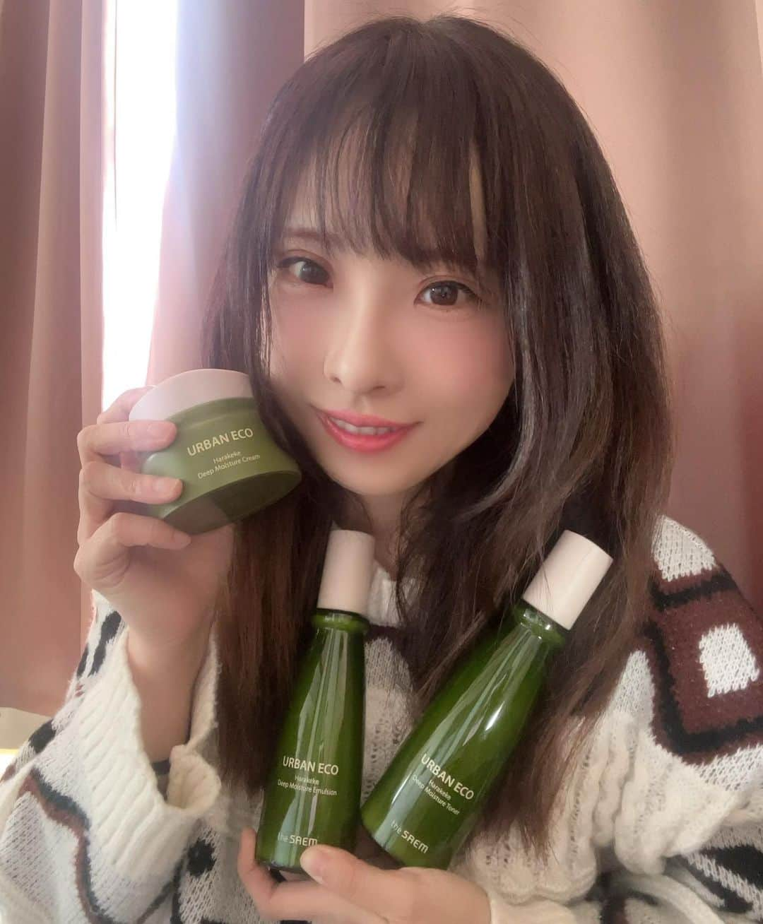 日下部ほたるさんのインスタグラム写真 - (日下部ほたるInstagram)「the SAEM の化粧品使ってみたよ♡  アーバンエコ ハラケケシリーズは化粧水と乳液とクリームの3セットで使ってます💕 乾燥肌に悩んでたけど、使いはじてから肌がしっとりしてハリが出てきた感じ。  カバーパーフェクションチップコンシーラーは発色が良くて、少量でもカバー力抜群✨  ザセムの化粧品他にも色々使ってみたいかも😍  #ザセム公式オンラインショップ #韓国コスメザセム #ザセムあべのキューズモール店 #ザセムなんばCITY店」3月8日 11時15分 - hotaru_kusakabe