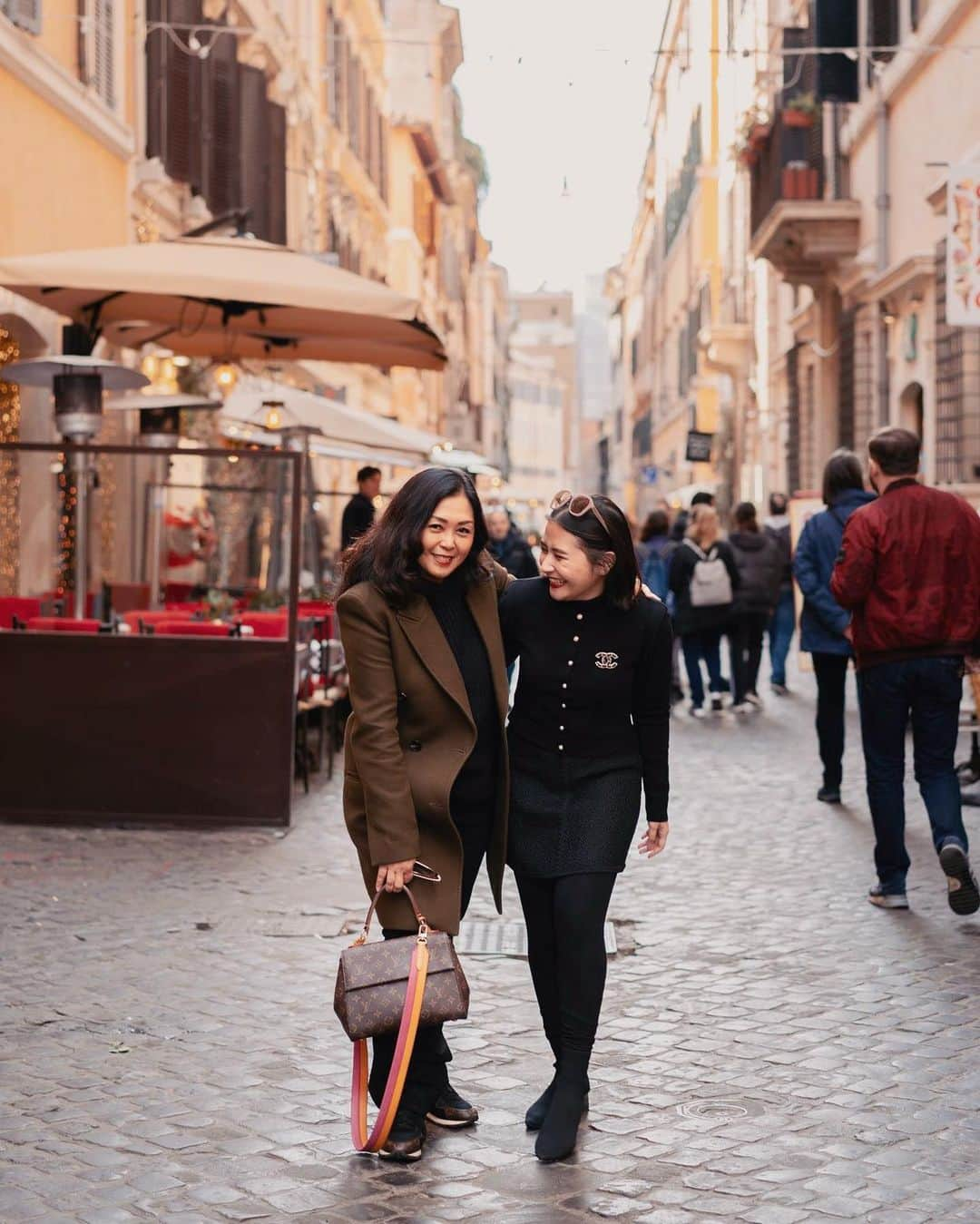 Prilly Latuconsinaさんのインスタグラム写真 - (Prilly LatuconsinaInstagram)「I dedicate this International Women's Day post to this strong independent woman beside me. You taught me to prioritize myself first and find happiness within myself. Thank you for every piece of advice that you gave me as my strength to continue my life when it feels like giving up.   Mari kita buat "Woman support Woman" bukan hanya sekedar kata-kata. Jadilah perempuan yang bisa saling menguatkan bukan saling menjatuhkan apalagi menghancurkan.   Happy International Women's Day untuk semua perempuan! Kalian berharga!」3月8日 15時28分 - prillylatuconsina96