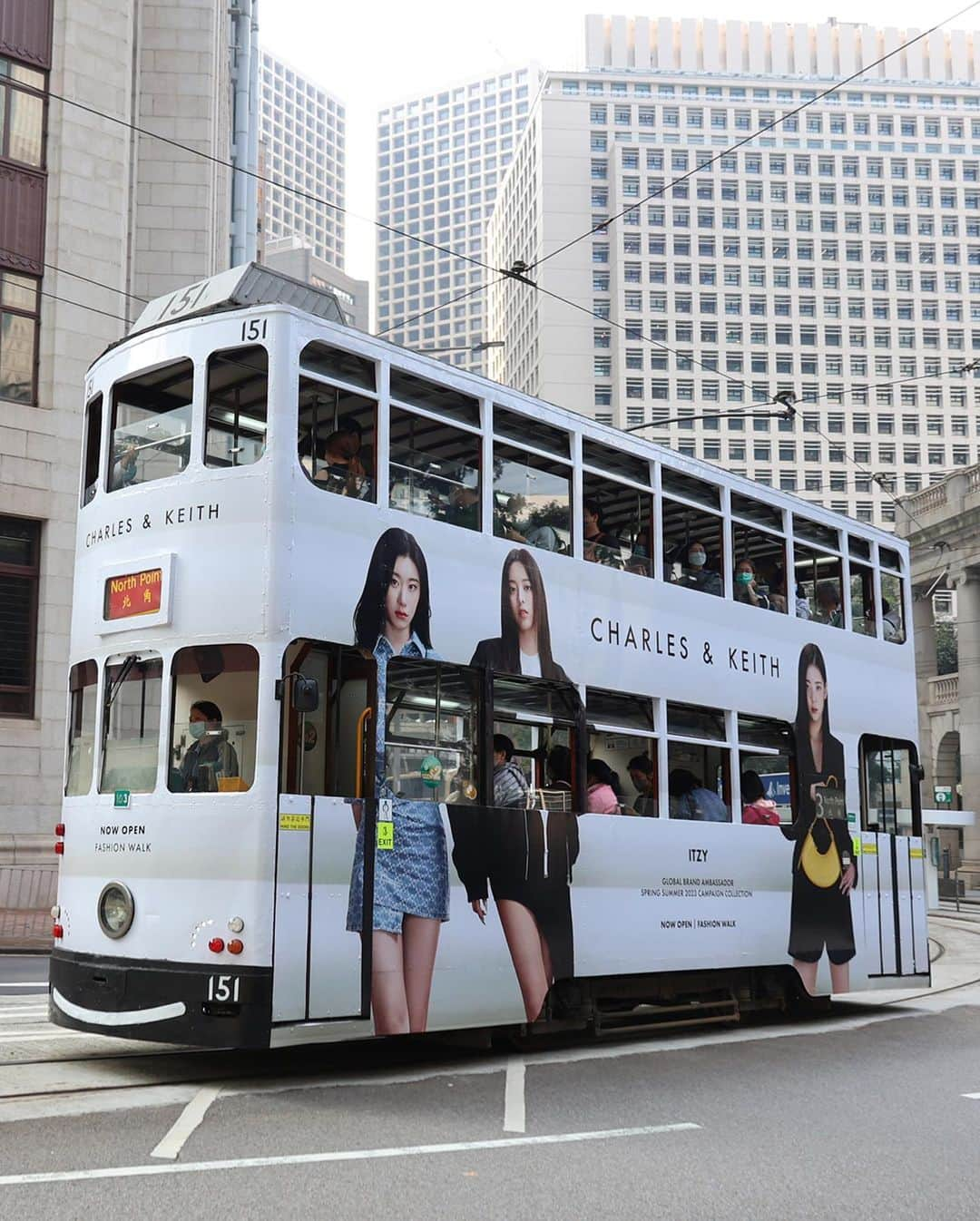 ITZYさんのインスタグラム写真 - (ITZYInstagram)「The CHARLES & KEITH Spring Summer 2023 campaign featuring @itzy.all.in.us has been spotted all over Hong Kong on the city's iconic trams.  #ITZYxCharlesKeith #CharlesKeithSS23 #CharlesKeithOfficial」3月8日 15時59分 - itzy.all.in.us