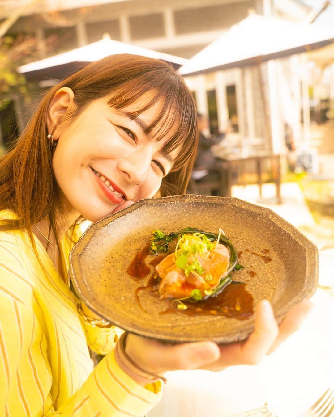 スザンヌさんのインスタグラム写真 - (スザンヌInstagram)「江津湖のほとりにあるレストラン #湖鏡kokyo @kokyo00 さん🍽  ずっと行きたくてやっと🫶  最高のお天気の中 江津湖を眺めながら愛され素材の美味しーいお料理をいただけてしあわせ🤤  ご一緒のタイミングだったお客様とも朗らかな時間を過ごさせていただきました♡  こんな日は自然にも肌にも優しいワンピースをハツオロシ💛可愛い気持ちい @pasand_by_nequittezpas のだよ😌  #写真とは関係ないけど  #ミラクルミート #DAIZオンラインショップオープンしました #粒ベジ 是非お試しください💛💛💛 #ハイライトのお知らせに載せてます」3月8日 20時27分 - suzanneeee1028