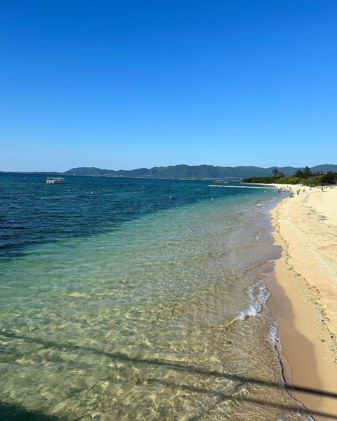 鈴木あやさんのインスタグラム写真 - (鈴木あやInstagram)「夏がはじまるっ💙🏝 最近の石垣島は23度とかですでに暑いよ🫠☀️ お散歩しながらぼーっとするのが心地よい時期になってきた〜☘️  #石垣島 #石垣島移住 #石垣 #離島暮らし」3月8日 20時44分 - techitechiaya