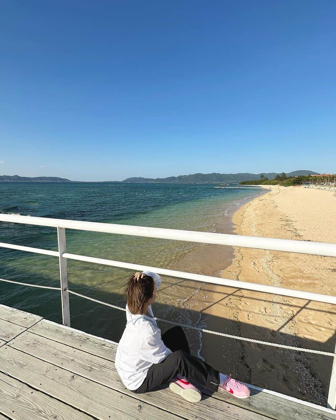 鈴木あやさんのインスタグラム写真 - (鈴木あやInstagram)「夏がはじまるっ💙🏝 最近の石垣島は23度とかですでに暑いよ🫠☀️ お散歩しながらぼーっとするのが心地よい時期になってきた〜☘️  #石垣島 #石垣島移住 #石垣 #離島暮らし」3月8日 20時44分 - techitechiaya