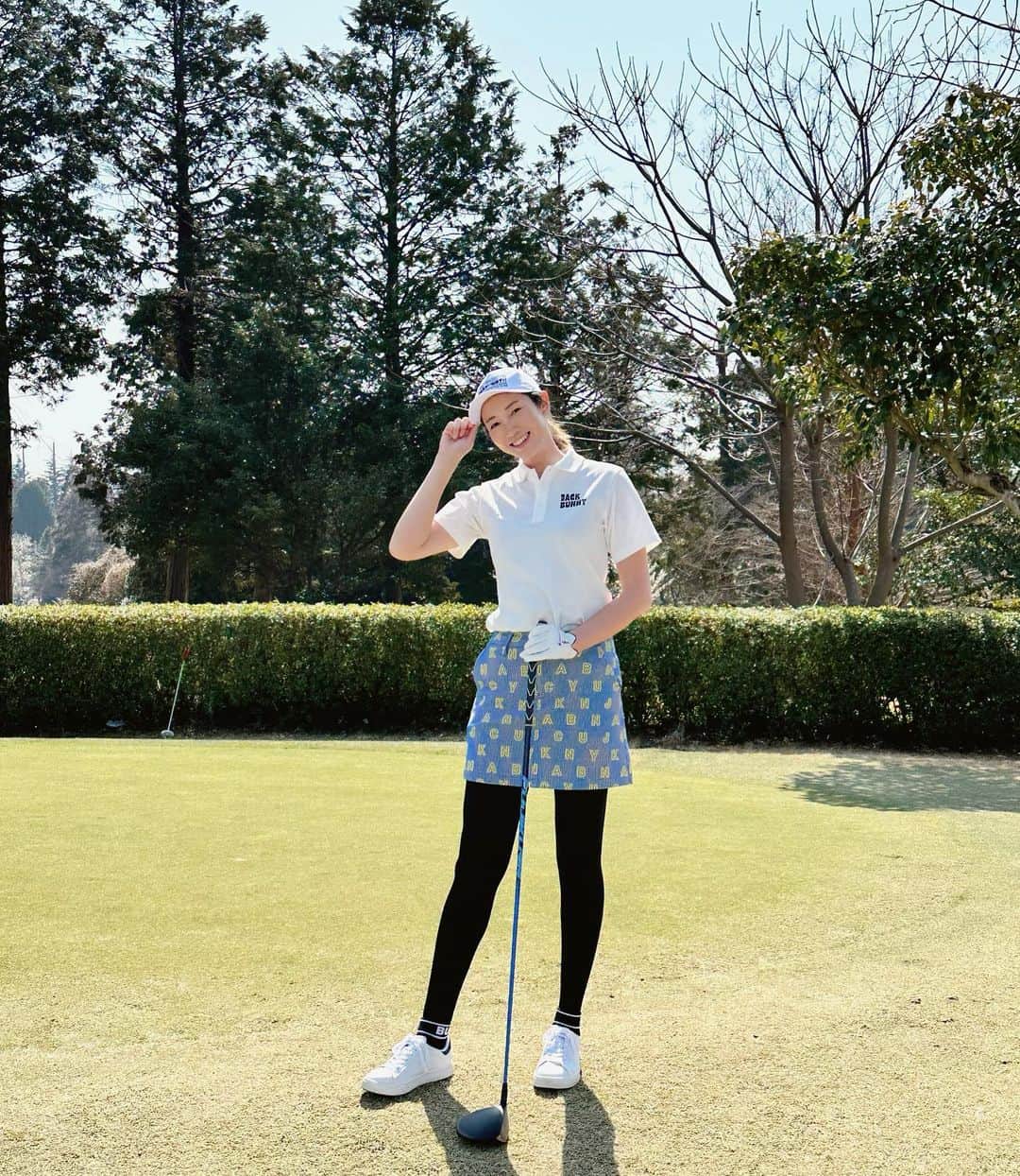 狩野舞子さんのインスタグラム写真 - (狩野舞子Instagram)「・ 本日半袖デビューしました💛💙 一応朝は着てましたよちゃんと🌻 ・ #golf #ゴルフ日和 #noppomaikogolf」3月8日 21時46分 - kanochan715