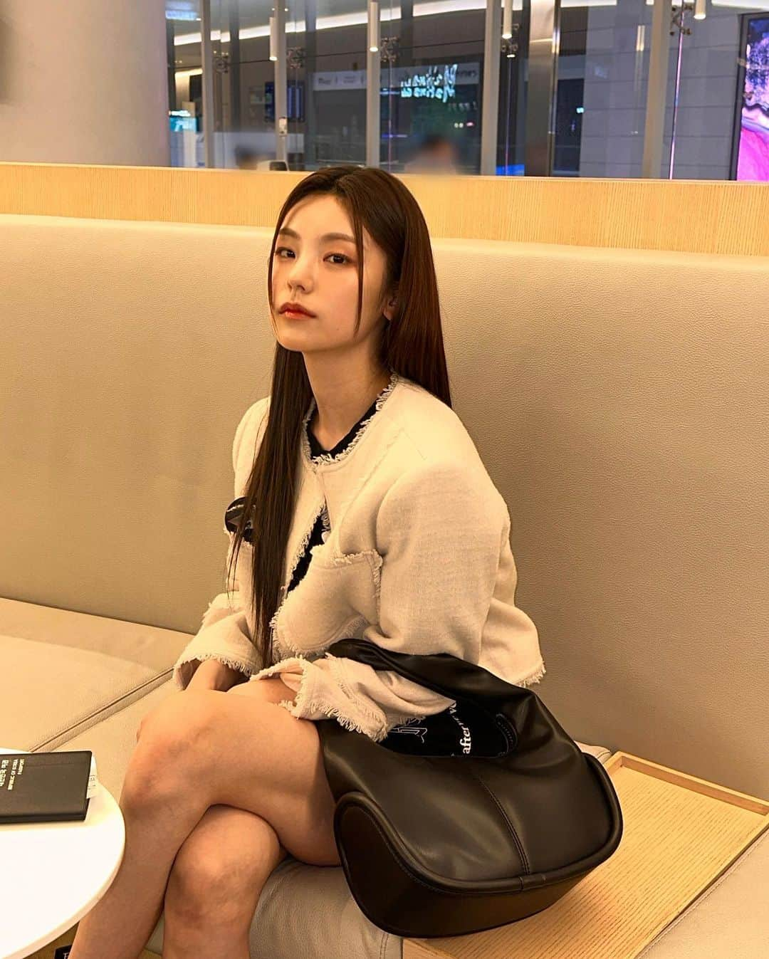 ITZYさんのインスタグラム写真 - (ITZYInstagram)「🖤✈️」3月9日 1時28分 - itzy.all.in.us