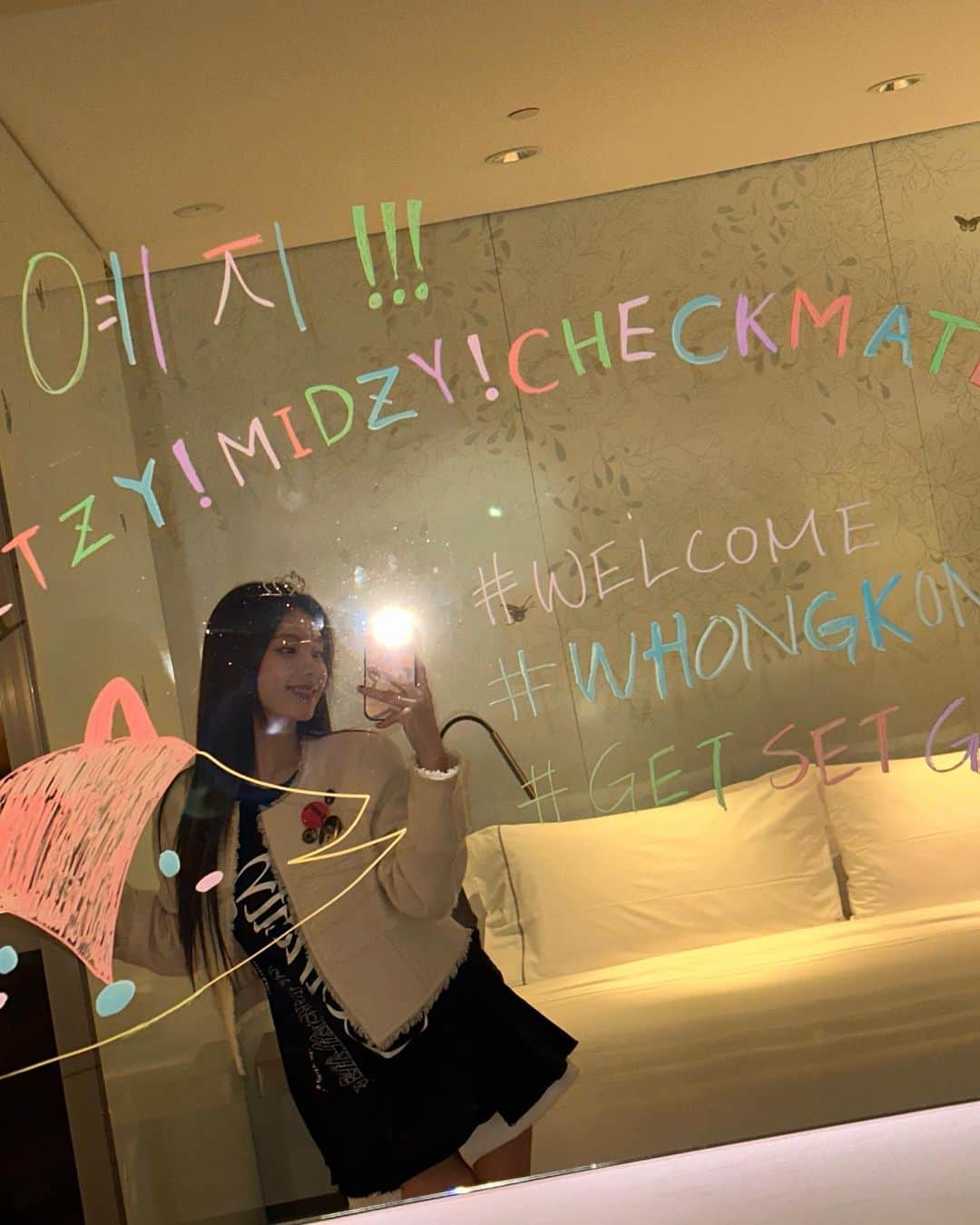 ITZYさんのインスタグラム写真 - (ITZYInstagram)「Thank you Hong Kong and CHARLES&KEITH🖤」3月9日 2時18分 - itzy.all.in.us