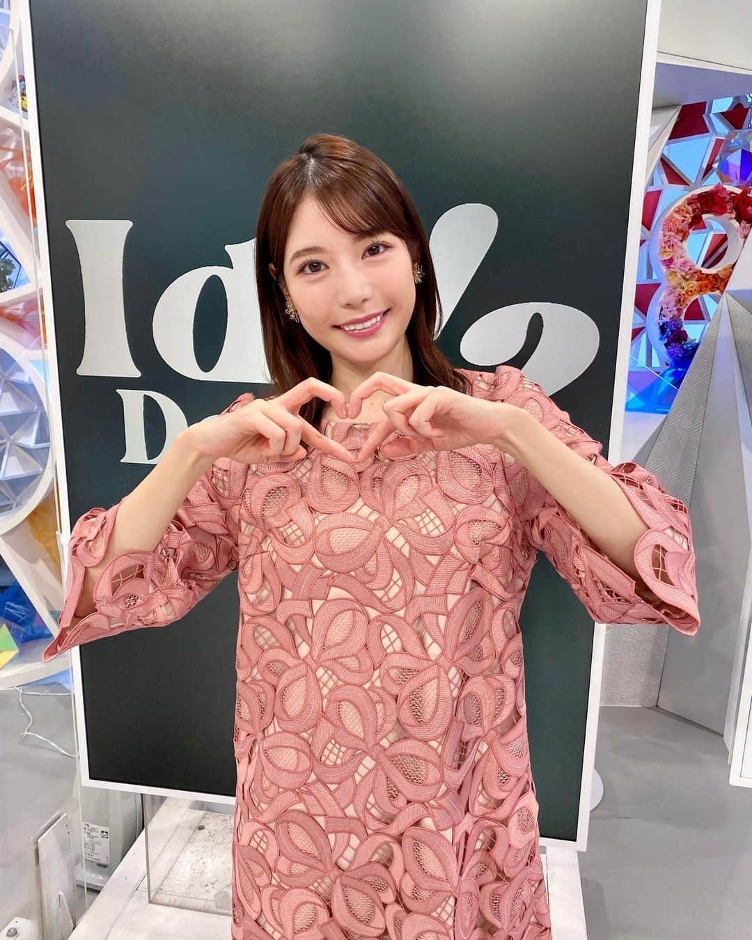 フジテレビ「めざまし8」さんのインスタグラム写真 - (フジテレビ「めざまし8」Instagram)「. ･･⋈･-･･-- 🐧紅色🫶日記🐧･･⋈･-･･--  きょうの紅Pは…💟  存在感抜群💖 リボンレースワンピース👗🎀  #LifeTag コーナーで生パフォーマンスを披露していただいたのは🎤今大注目の #Kep1er の皆さん💛✨ ステキなパフォーマンスに紅Pもキュン🫶💕  ୨୧⌒⌒⌒⌒⌒⌒⌒⌒⌒⌒⌒⌒⌒⌒⌒୨୧ 🎀ワンピース @msgracy_official  #フジテレビ #めざまし8 #フジテレビアナウンサー #竹俣紅 #紅p #衣装 #fashion #fashionstyle #ootd」3月9日 13時17分 - mezamashi8.tv