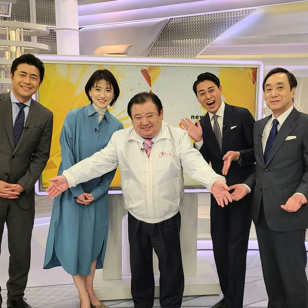 フジテレビ「プライムニュース イブニング」さんのインスタグラム写真 - (フジテレビ「プライムニュース イブニング」Instagram)「きょうは、すしざんまい の木村清社長がスタジオに！ 物価と賃金について、美味しいお寿司と共にお伝えしました。 番組内で職人さんに握っていただいたお寿司はみんなで美味しくいただきます✨  #すしざんまい #榎並大二郎 @enami_daijiro  #梅津弥英子 @yaeko.umezu #木村拓也 @takuya.kimura0801  #柳澤秀夫  #イット」3月9日 16時55分 - livenews_it