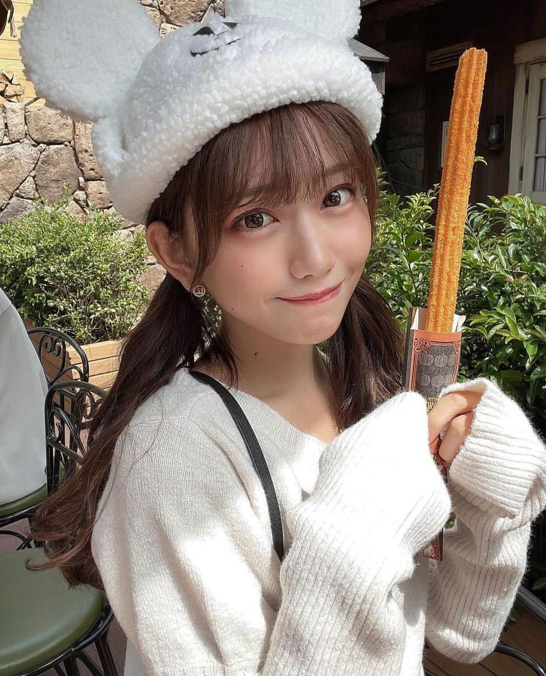 美女美容事情さんのインスタグラム写真 - (美女美容事情Instagram)「《超Cute°💞🏰》 *⁠ リポストを使って素敵な美女の投稿を紹介させて頂く【ビジョビ💄美女美容事情💅】のコーナーです✨ *⁠ 今回ご紹介させて頂きますのは!!👀❤︎⁠⠀ 白石まゆみさん< @mayumi.1227 >の素敵なお写真📸⁠⠀⁠⠀⁠⠀⁠ *⁠⠀⁠⠀⁠⠀⁠⠀ 可愛すぎる美女in ディズニーリゾート🎠💝 白ニットのディズニーコーデとツインテールがとても似合っています🥰 *⠀⁠⠀⁠⠀⁠⠀⁠⠀ 白石まゆみさん< @mayumi.1227 > ⁠⠀⁠⠀⁠⠀⁠⠀ 素敵な投稿ありがとうございました☺️📸✨ *⠀⁠⠀⁠⠀⁠⠀⁠⠀ 白石まゆみさんのアカウントには他にも素晴らしい投稿が沢山ありますので是非覗いてみてくださいね💁‍♀️💙⁠⠀⁠⠀⁠⠀⁠⠀ *⠀⁠⠀⁠⠀⁠⠀⁠⠀ △▼△▼△▼△▼△▼△▼△▼△▼△▼ ⁠⠀⁠⠀⁠⠀ ❤🧡💛「美女美容事情」💚💙💜⠀⠀⠀⠀⠀⠀⠀⠀⠀⠀⠀⠀⠀⠀⁠⠀⁠⠀⁠⠀⁠⠀⁠⠀ 👇掲載ご希望の方は👇⠀⠀⠀⠀⠀⠀⠀⠀⠀⠀⠀⠀⠀⠀⠀⁠⠀⁠⠀⁠⠀⁠⠀⁠⠀ @b_b_j.jタグ付けと🖤 #ビジョビ ⁠⠀ 🖤タグ付けお願いします✨⠀⠀⠀⠀⠀⠀⠀⠀⠀⠀⠀⠀⠀⠀⠀⁠⠀⁠⠀⁠⠀⁠⠀⁠⠀ △▼△▼△▼△▼△▼△▼△▼△▼△▼ ⁠⠀⁠ #ディズニー #ディズニー好き #ディズニー女子 #ディズニーランド #ディズニーシー #夢の国 #ディズニーリゾート #ディズニーコーデ  #ディズニーカチューシャ #ミッキーマウス #disney #disneyland #disneysea #disneyresort #tdl #disneycode #disneygirls #japanesegirls」3月9日 17時07分 - b_b_j.j