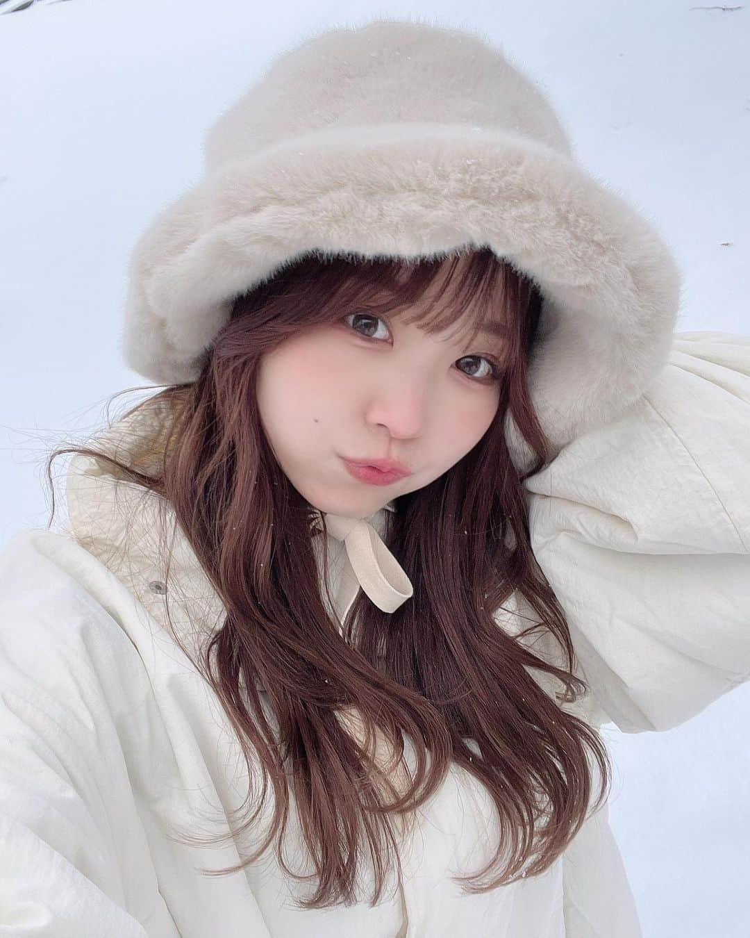 夏井さらさんのインスタグラム写真 - (夏井さらInstagram)「いつのまにか春きてるから 急いで冬の投稿してる☃️❄️🫧  青森楽しかったな~~  #青森 #青森観光 #ファー #バケハ #バケハコーデ」3月9日 20時37分 - sara_natsui