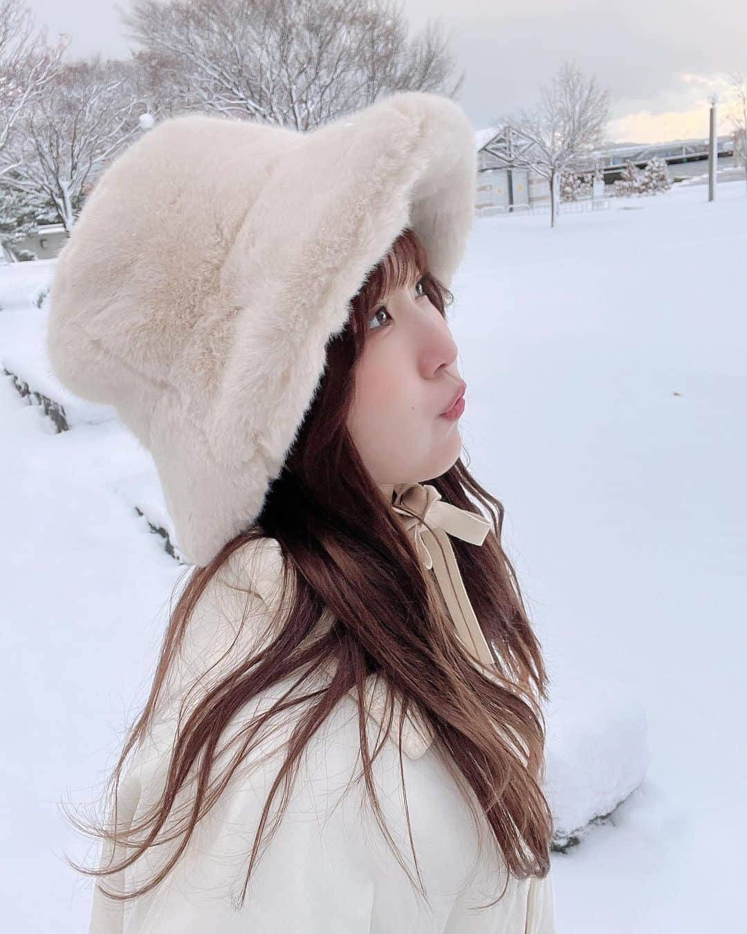 夏井さらさんのインスタグラム写真 - (夏井さらInstagram)「いつのまにか春きてるから 急いで冬の投稿してる☃️❄️🫧  青森楽しかったな~~  #青森 #青森観光 #ファー #バケハ #バケハコーデ」3月9日 20時37分 - sara_natsui