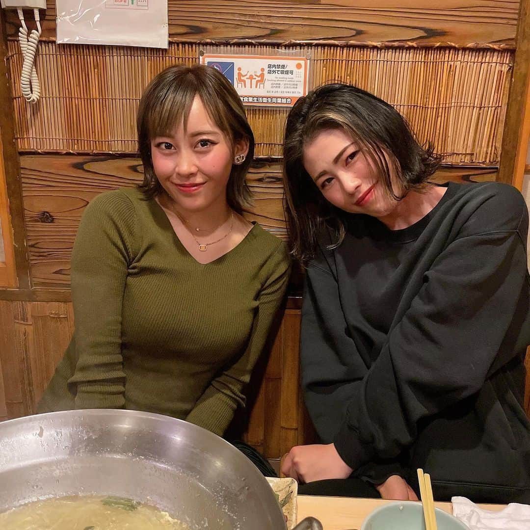 岡田唯花さんのインスタグラム写真 - (岡田唯花Instagram)「. 宮崎のシャン鍋のお店で美沙子さんと❤️ . 鶏肉がホロホロで最高に美味しいお店🥰 . .  ⁡ #アスモ #アスモゲイムス　#asmo #ゴルフ #ゴルフ女子 #ゴルフコーデ #ゴルフ女子コーデ #ゴルフウェア #ゴルフ場 #ゴルフ好き #ゴルフ大好き #ゴルフウェアコーデ  #golf #golfswing #golfwear #golfgti #golflife #golfr #golftips #golfstagram #golfaddict #golfpro #golf女子　#高尔夫球 #高尔夫球服　#高尔夫女孩　#高尔夫球场　#宮崎 #シャン鍋  #おらが村」3月9日 21時26分 - yuican_61