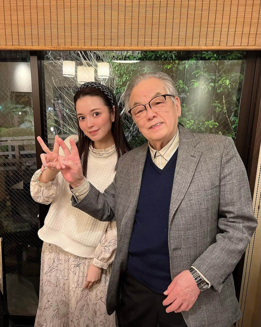 明石ゆいなさんのインスタグラム写真 - (明石ゆいなInstagram)「おじいちゃんとごはん🐥♡  久しぶりに大阪から来てくれて嬉しかった🥰🫶  山野愛子亭、お庭も室内もきれいだったな🫶 おじいちゃんお酒ばっかりでほとんど食べないから、 わたしがコース料理2人前食べたよ🥹まぁよゆう🥹✌️  ずっと元気でいてね🤝  #祖父と孫」3月9日 23時47分 - cosmo_meropon