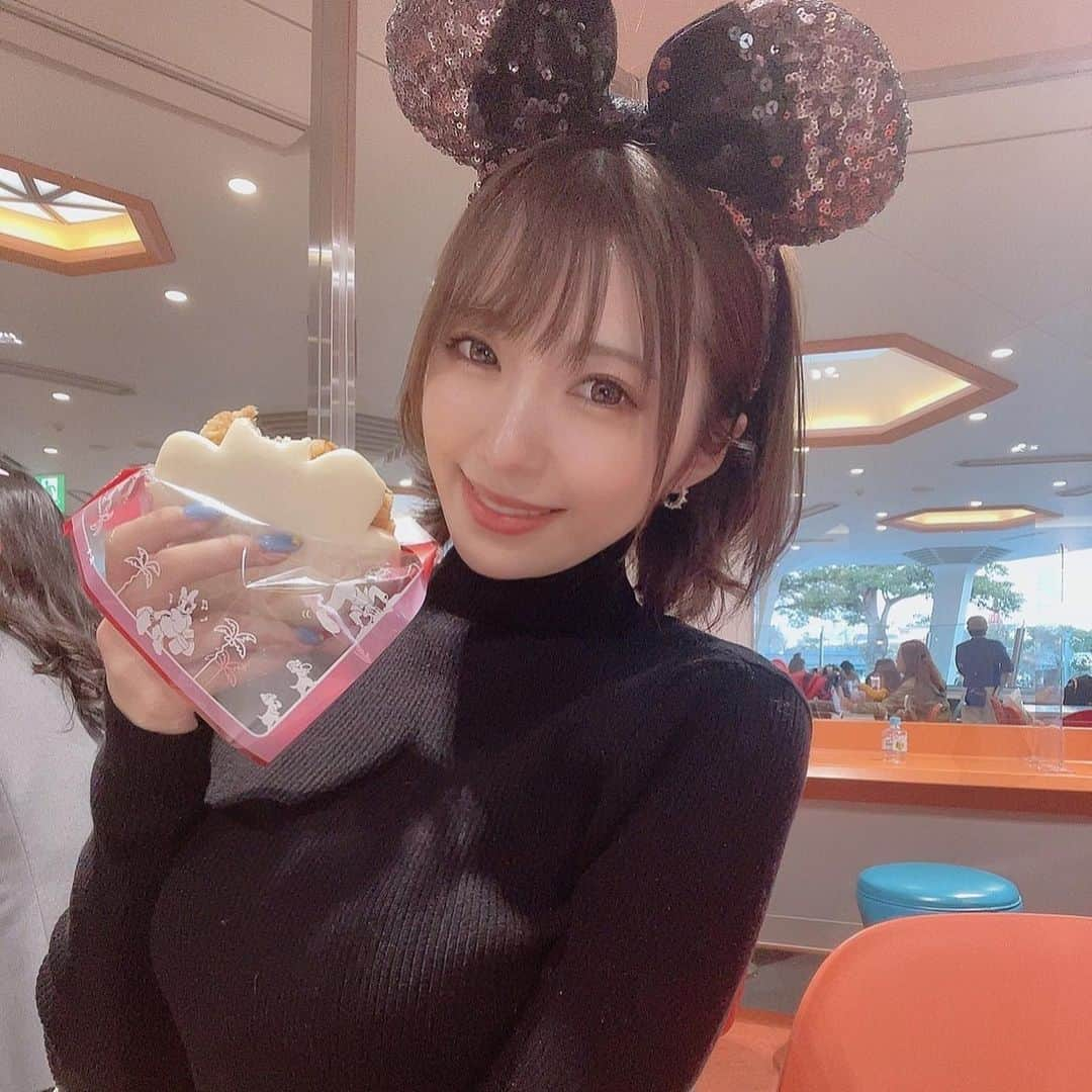 つばさ舞さんのインスタグラム写真 - (つばさ舞Instagram)「. お、い、ち、い‼️ ミッキーのおててバーガー🥰💕 . . . . . . . . . . #つばさ舞 #エイトマンプロダクション」3月10日 11時39分 - tubasa___mai