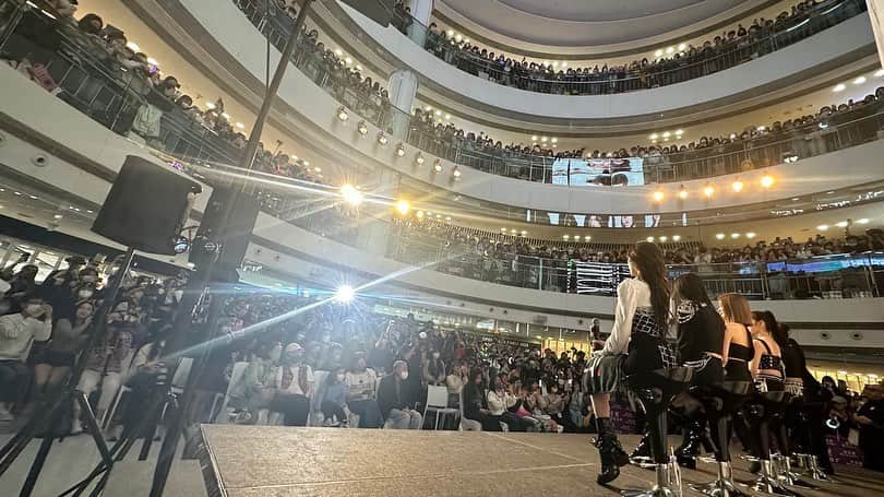 ITZYさんのインスタグラム写真 - (ITZYInstagram)「ITZY THE 1ST WORLD TOUR <CHECKMATE> in #HONGKONG PRESS EVENT  MIDZY! 聽日喺在演唱會上見啦😘  #ITZY #MIDZY @itzy.all.in.us  #ITZY_WORLD_TOUR ✈️」3月10日 20時02分 - itzy.all.in.us