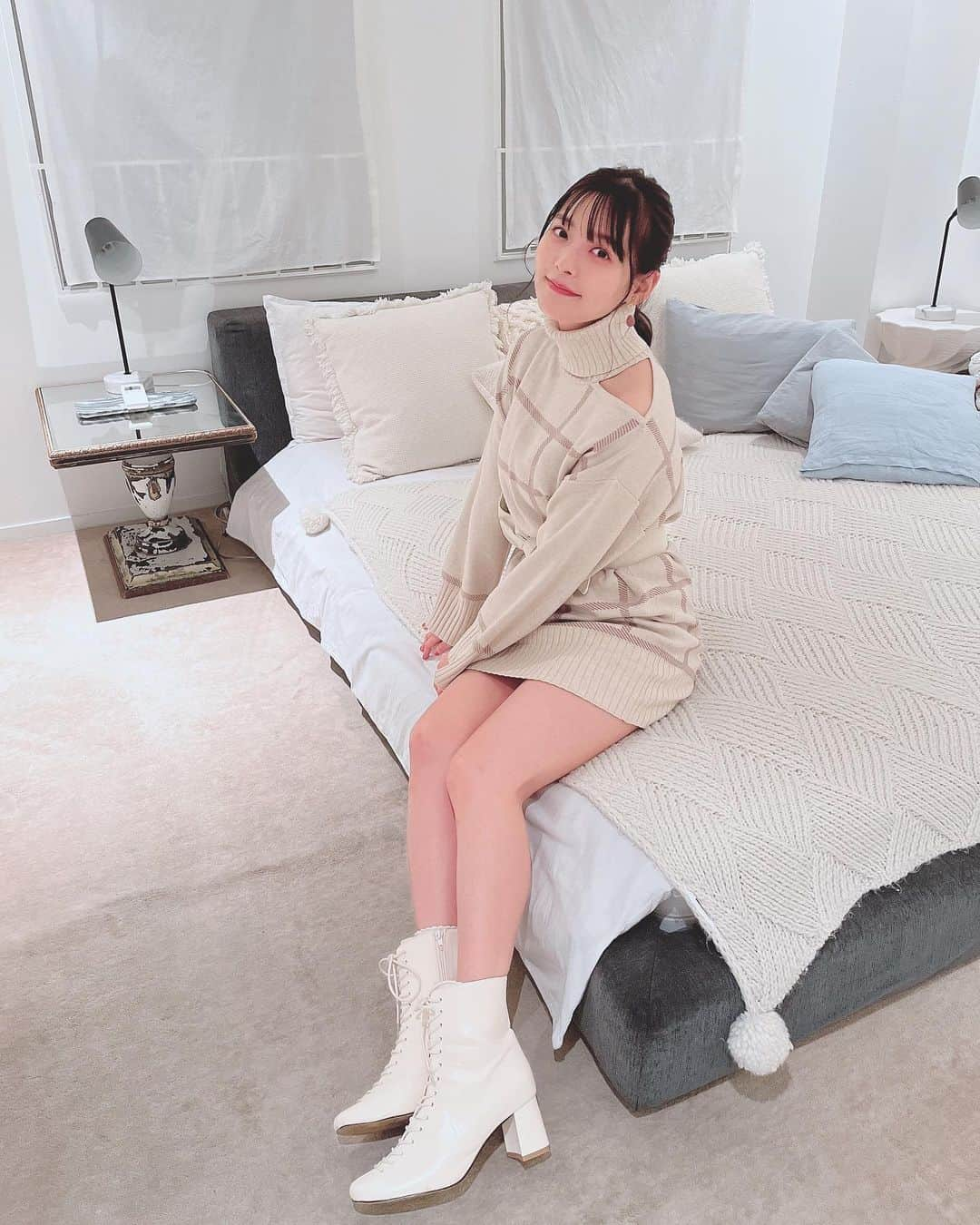 上坂すみれさんのインスタグラム写真 - (上坂すみれInstagram)「金曜日！ 皆さま、今週もおつかれさまでした( ˘ω˘ ) Instagramの投稿が800を突破しておりました〜！！祝！ 冬っぽいお写真がいっぱい残っているのでぼちぼち載せてゆきますね…(｀°ω°´)  #上坂すみれ」3月10日 22時40分 - uesaka_sumire