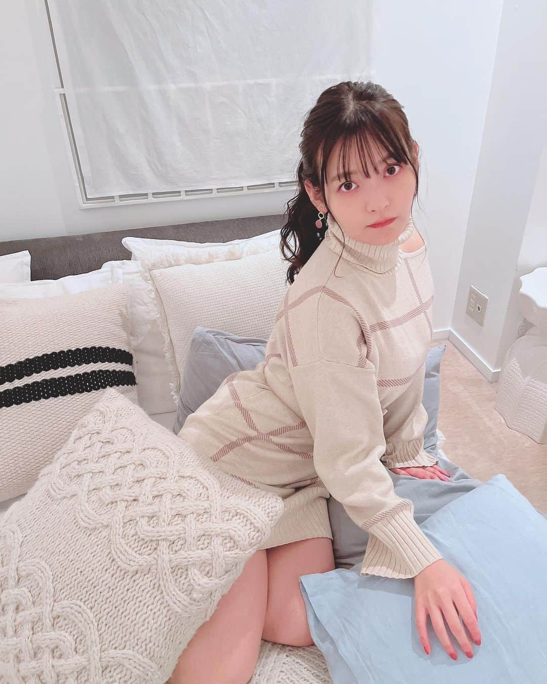 上坂すみれさんのインスタグラム写真 - (上坂すみれInstagram)「金曜日！ 皆さま、今週もおつかれさまでした( ˘ω˘ ) Instagramの投稿が800を突破しておりました〜！！祝！ 冬っぽいお写真がいっぱい残っているのでぼちぼち載せてゆきますね…(｀°ω°´)  #上坂すみれ」3月10日 22時40分 - uesaka_sumire