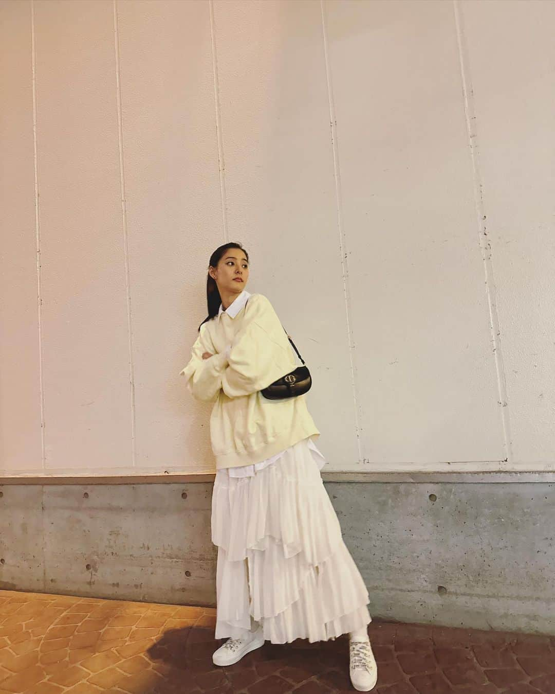 新木優子さんのインスタグラム写真 - (新木優子Instagram)「撮影の日の私服  jacket : @patou  tops : @sly_official  skirt : @casa_fline  shoes : @dior  bag : @dior」3月10日 22時50分 - yuuuuukko_