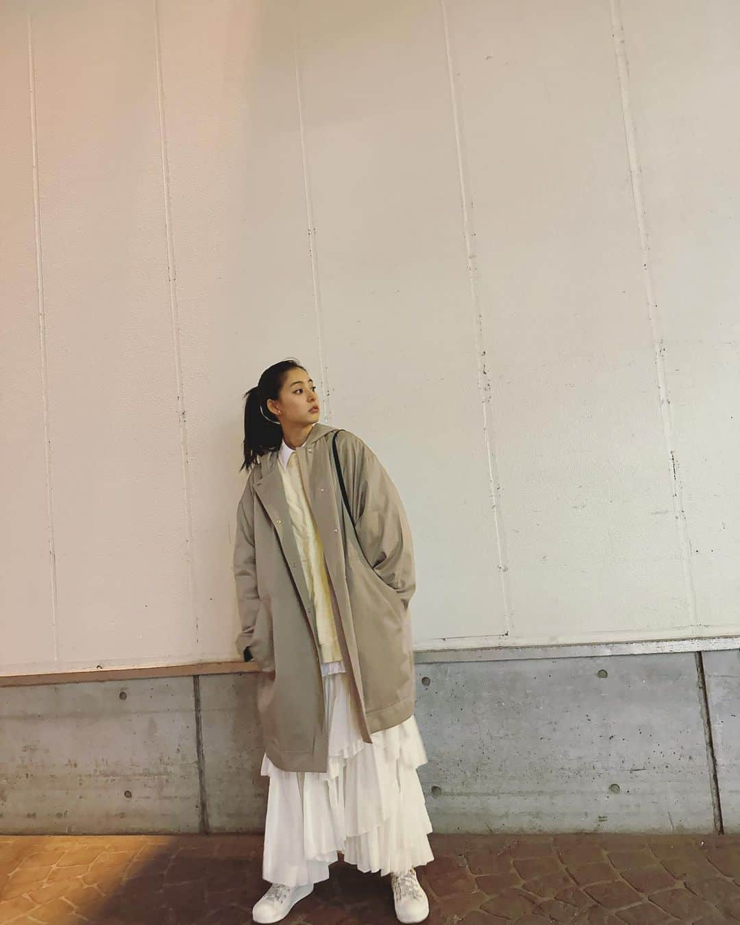 新木優子さんのインスタグラム写真 - (新木優子Instagram)「撮影の日の私服  jacket : @patou  tops : @sly_official  skirt : @casa_fline  shoes : @dior  bag : @dior」3月10日 22時50分 - yuuuuukko_