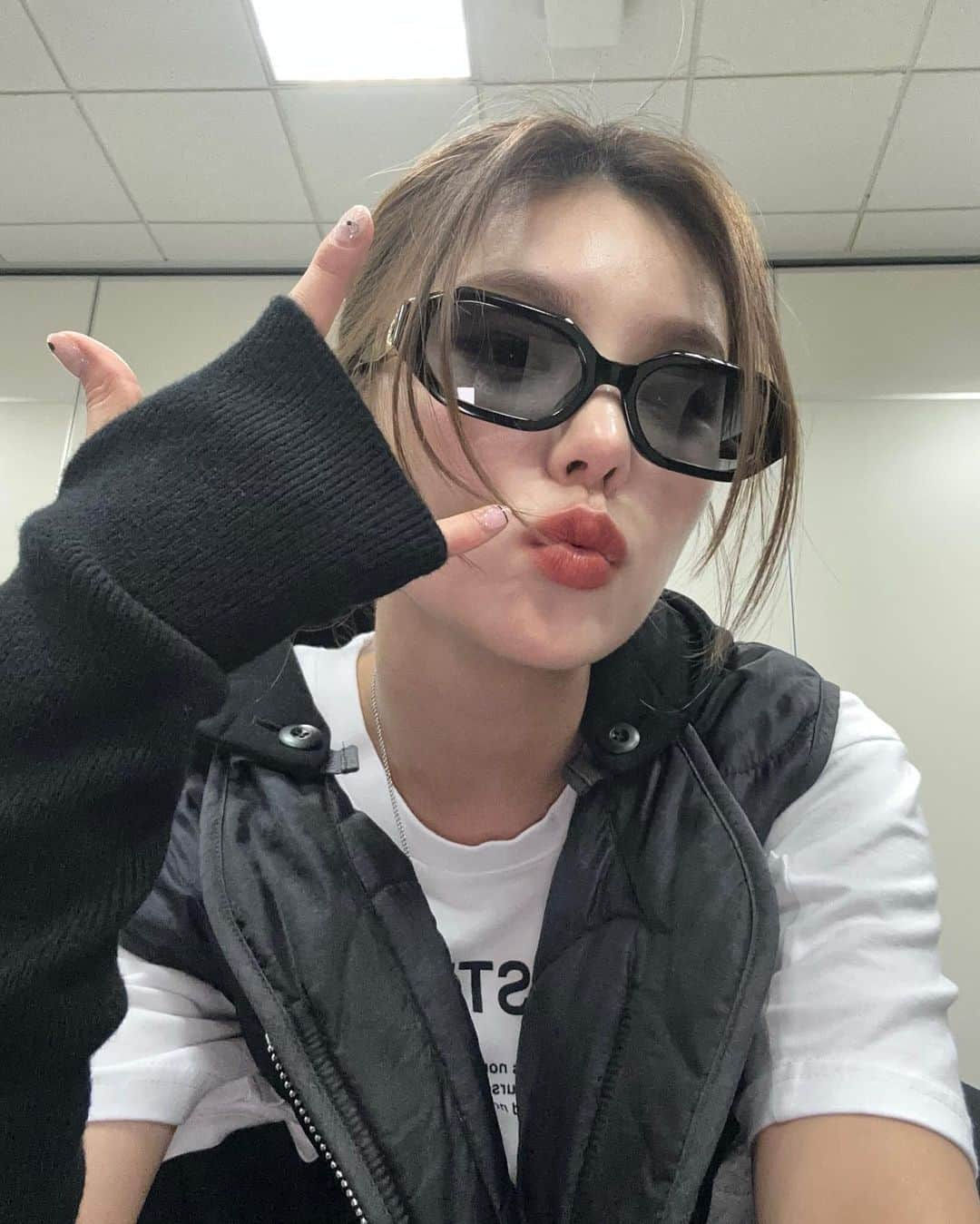 ITZYさんのインスタグラム写真 - (ITZYInstagram)「수상한 그녀(들)😎」3月10日 23時50分 - itzy.all.in.us