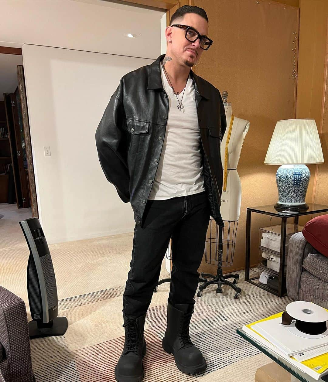 マーク・ジェイコブスさんのインスタグラム写真 - (マーク・ジェイコブスInstagram)「Friday night fits  me: Saint Laurent @anthonyvaccarello  @ysl   my better half: @balenciaga   #offtothecitywego #sociallife #showingup #pressed #dressednotstressed #gratefulnothateful」3月11日 9時27分 - themarcjacobs