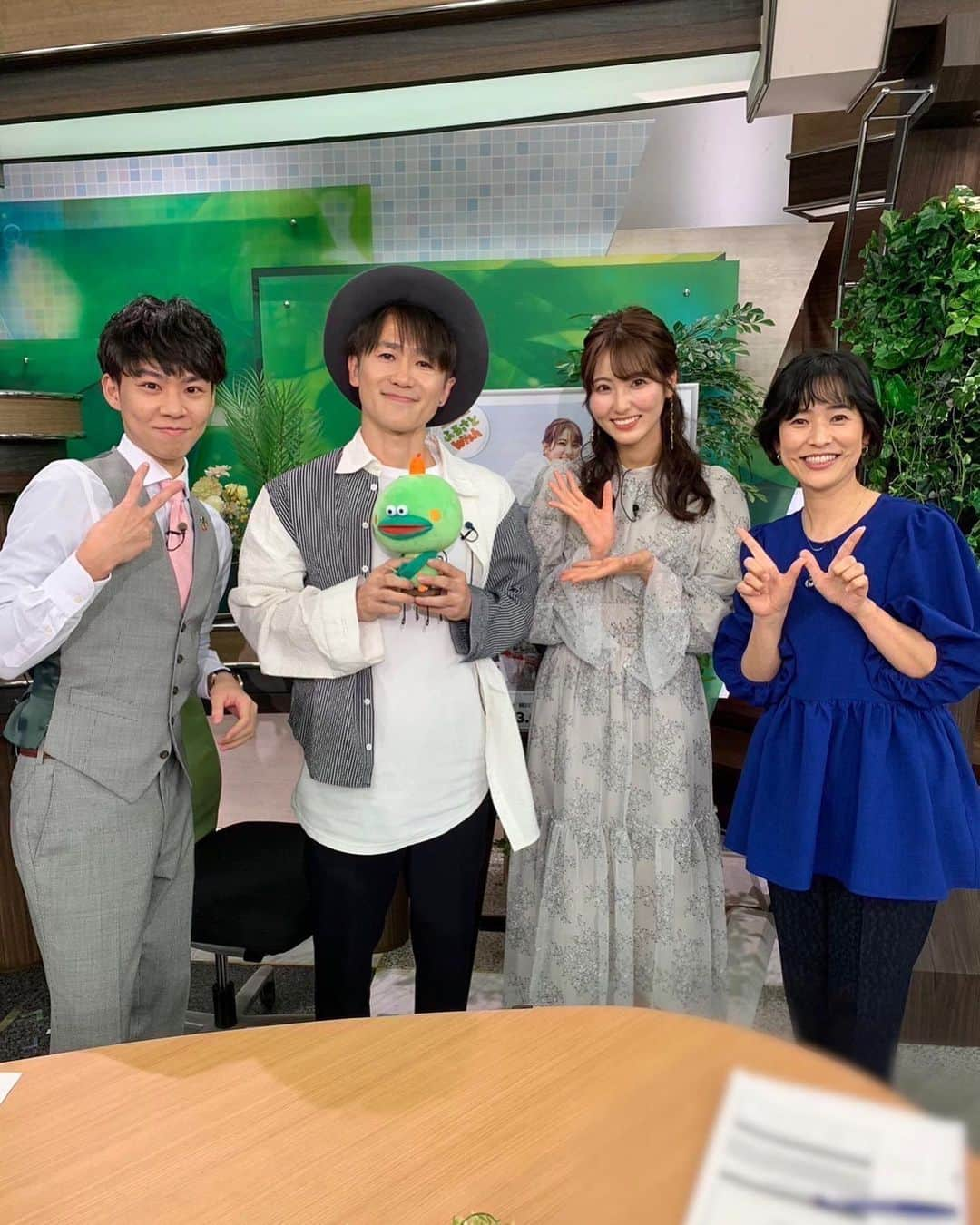 山下七子さんのインスタグラム写真 - (山下七子Instagram)「こんにちは🦜🌱 皆さんどんな日曜日をお過ごしですか〜？？  私はコーヒーを飲んでクッキーを食べてのんびり過ごしています♪後から緑茶も飲もーっと🍵🍵  毎日13時45分からKBCで放送されている地元応援Live Wish＋に事務所の先輩ブルーリバーの川原さんの代打で出演させて頂きました✨✨ぬんっ！ スタジオ出演はありがたいことに3回目ということで今回は楽しみながら生放送に挑むことが出来ました☺️✨  そしてゲストにはナオト・インティライミさんにお越し頂きました🎤🎶明るくて太陽のような方で場の雰囲気がぱっと明るくなりました☀️☀️ 私の間違いにも優しくフォローして下さって、、、、🥲 本当にありがとうございました🥲✨✨✨ ８月には盛り上がる熱いライブを福岡サンパレスで開催されるそうなので是非チェックしてみて下さい👀🔥  今週のふるさとwishは柳川市✨ポスター撮影に行かせて頂いた際に気になっていた「やながわ有明海水族館」の中継も見ることが出来て嬉しかったです🐟💫 @furusato_wish   メッセージをアイラブ山下にして下さるお優しいwish＋のスタッフさんの皆様いつもありがとうございます🥹 そして嬉しいメッセージを送って下さった皆様ありがとうございました🥹✨  推しのうぐうぃっしゅとも会えてとっても嬉しかったなーーー🦜🦜 また会おうね♡♡ @uguwish   #地元応援livewishplus #KBC#ふるさとwish#うぐうぃっしゅ #柳川市#福岡県#ナオトインティライミ さん#春コーデ#ワンピース#ハーフアップ」3月12日 13時52分 - yamashita_nanako