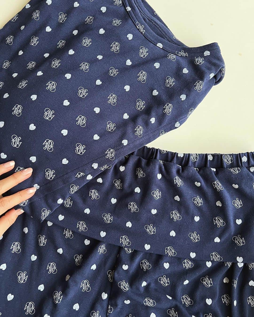 Risako Yamamotoさんのインスタグラム写真 - (Risako YamamotoInstagram)「maternity pajamas♥︎♡♥︎  大好きな肌触りのアルガンシリーズのパジャマを愛用しています♡  お腹周りがカバーできるようになっていたり、産後は授乳がしやすいデザインなのも嬉しい☺︎  #pajamas #maternitypajamas #maternitylife #マタニティライフ #マタニティパジャマ #プレママ #rosymonster」3月12日 17時51分 - risako_yamamoto