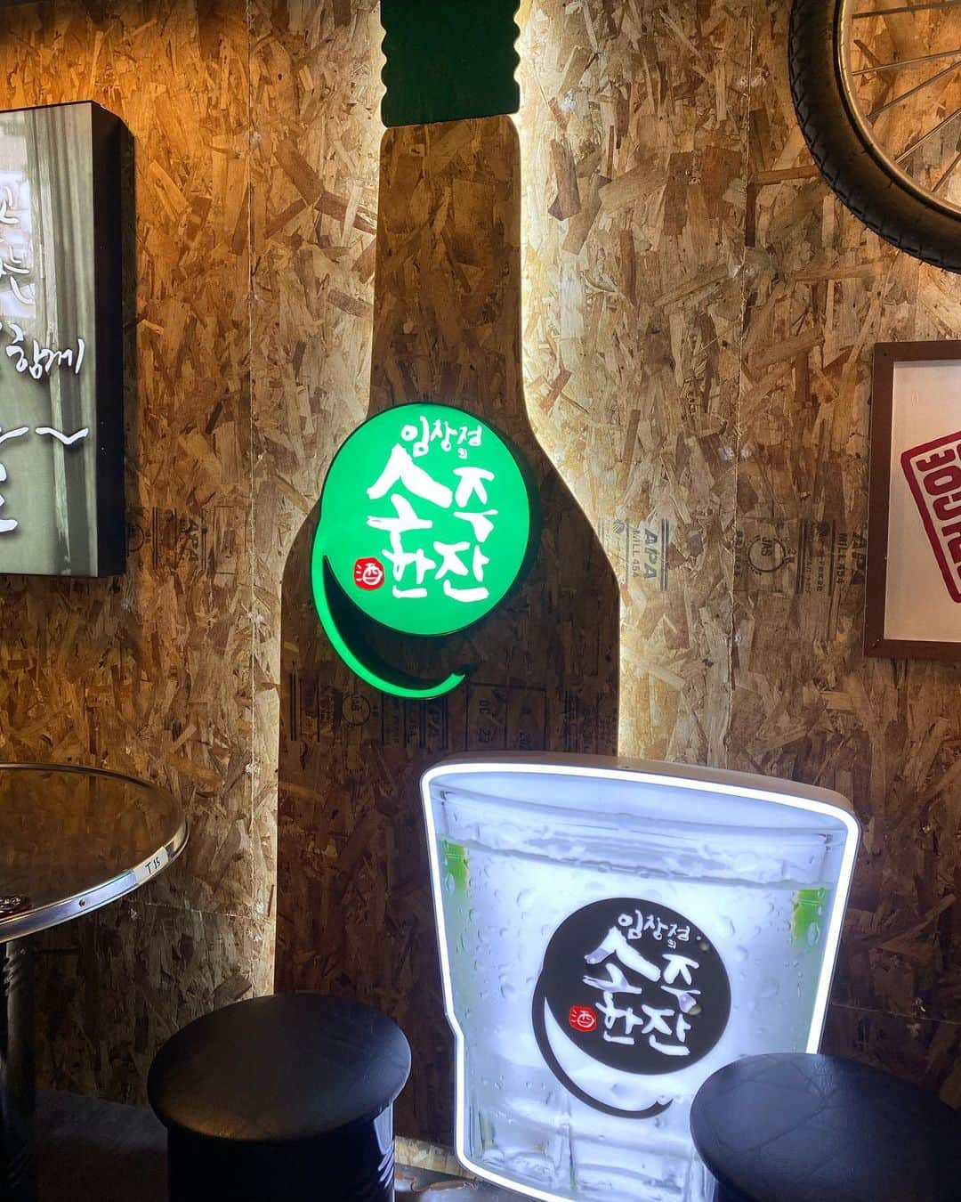 ぷーちゃんさんのインスタグラム写真 - (ぷーちゃんInstagram)「🐶🍯 . 難波にある韓国料理 @imchangjung_sojuhanjan  に行ってきたよ🇰🇷 . チーズダッカルビ チヂミ ハラミ おにぎり どれも美味しかった😋‎🤍 . おにぎりは自分で混ぜて作るタイプやったよ🍙(動画混ぜてるだけ😂後から握って美味しく食べました♡)  チャミスルはあんまり飲めないけど マスカットは割ったら飲みやすい💚🍇 . 美味しいし、韓国の居酒屋さんの雰囲気味わえるからオススメです♥️ . .  #大阪韓国料理 #韓国料理 #心斎橋居酒屋 #韓国居酒屋 #大阪居酒屋 #関西グルメ#大阪旅行#心斎橋グルメ #ミナミグルメ #鶴橋コリアンタウン #도톤보리　#도톤보리맛집#大阪韓国料理店　#난바맛집 #ミナミグルメ #道頓堀グルメ#大阪ディナー #大阪グルメ #道頓堀#なんばグルメ #難波グルメ #난바　#難波ディナー  #大阪観光  #大阪ミナミ #コリアンタウン鶴橋 #大阪心斎橋 #오사카맛집」3月12日 22時39分 - poohchan31