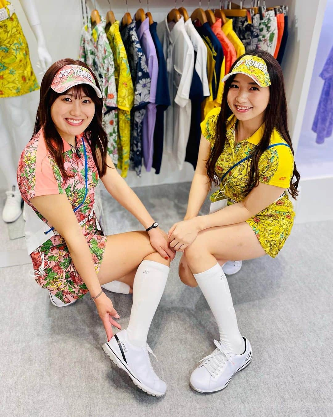 江原詩織さんのインスタグラム写真 - (江原詩織Instagram)「大好評だった @yonex_jp のウェア🌼💛  シューズもあるんです👟  紐履に見えてサイドジップになってるから脱ぎ履きし易くて、滑りにくくてとても安定したアドレスでスイングできました◎  PR  @yonex_jp  @yonex_golf  #yonex #yonexgolf  #jgf #japangolffair  #ジャパンゴルフフェア #ジャパンゴルフフェア2023  #ゴルフウェア #ゴルフコーデ #ゴルフ部 #ゴルフ上手くなりたい #ゴルフ好きとつながりたい #女子旅行 #golfswing #女子ゴルフ #ゴルフ女子 #ゴルフ男子 #ゴルファー #golfrange #golflife #golfer #golf #골프 #กอล์ฟ #高尔夫球#golfstag」3月12日 23時04分 - shiori__golf