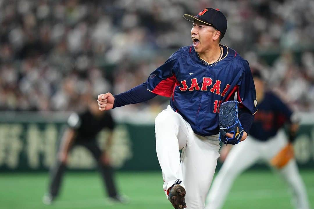 侍ジャパンさんのインスタグラム写真 - (侍ジャパンInstagram)「12日、カーネクスト 2023 WORLD BASEBALL CLASSIC™ 東京プールの4日目が行われ、侍ジャパンはオーストラリアと対戦。大谷翔平選手の先制3ランや山本由伸投手の好投などで快勝し、全勝でプールB首位通過を決めました。 16日の準々決勝はプールA2位のイタリアと対戦します。  #侍ジャパン #WorldBaseballClassic #カーネクスト2023WBC東京プール #大谷翔平 #ヌートバー #Nootbaar #近藤健介 #山本由伸 #中村悠平 #高橋奎二 #大勢 #湯浅京己 #髙橋宏斗」3月13日 1時23分 - samuraijapan_official