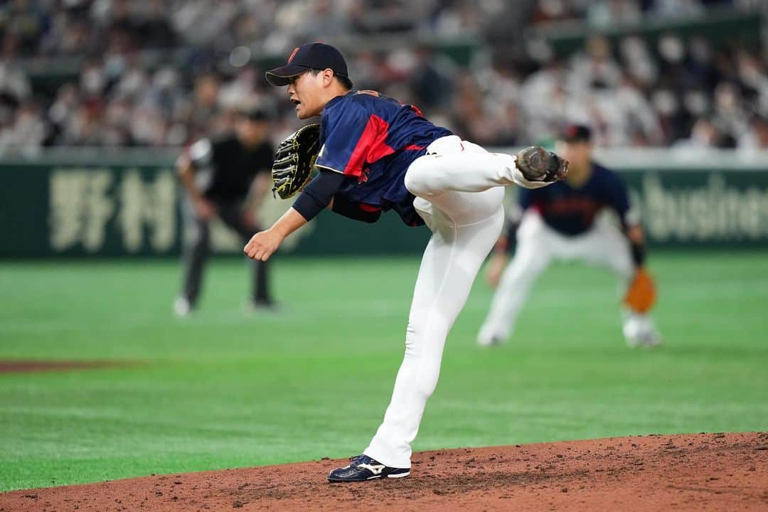 侍ジャパンさんのインスタグラム写真 - (侍ジャパンInstagram)「12日、カーネクスト 2023 WORLD BASEBALL CLASSIC™ 東京プールの4日目が行われ、侍ジャパンはオーストラリアと対戦。大谷翔平選手の先制3ランや山本由伸投手の好投などで快勝し、全勝でプールB首位通過を決めました。 16日の準々決勝はプールA2位のイタリアと対戦します。  #侍ジャパン #WorldBaseballClassic #カーネクスト2023WBC東京プール #大谷翔平 #ヌートバー #Nootbaar #近藤健介 #山本由伸 #中村悠平 #高橋奎二 #大勢 #湯浅京己 #髙橋宏斗」3月13日 1時23分 - samuraijapan_official