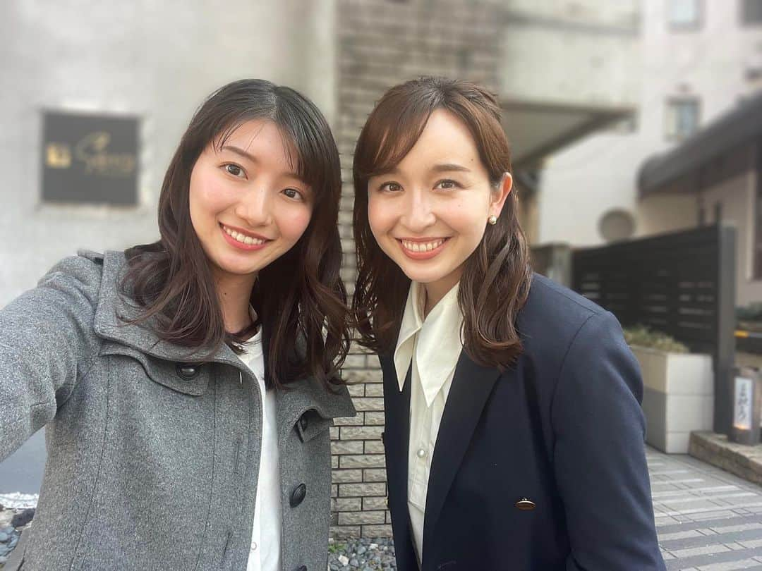 吉村恵里子さんのインスタグラム写真 - (吉村恵里子Instagram)「・ こんにちは。 今日は雨ですね、風が強くて吹き飛ばされそうです🍃気温よりも寒く感じます。  さて先日、メグさんとランチをして そのあとミモザを買いに行きました🌼(二枚目)  部屋の中にお花があるだけで心が和みますし、癒されますね。可愛い。花瓶も購入したので定期的に買うのもいいなと思いました🌷  そして今日は確定申告を終わらせることができてホッとしています。笑 謎の達成感もあり、なんだか嬉しいです😂 何事も早め早めに取り掛からないとなぁと改めて思います笑」3月13日 11時12分 - yoshimura_eriko