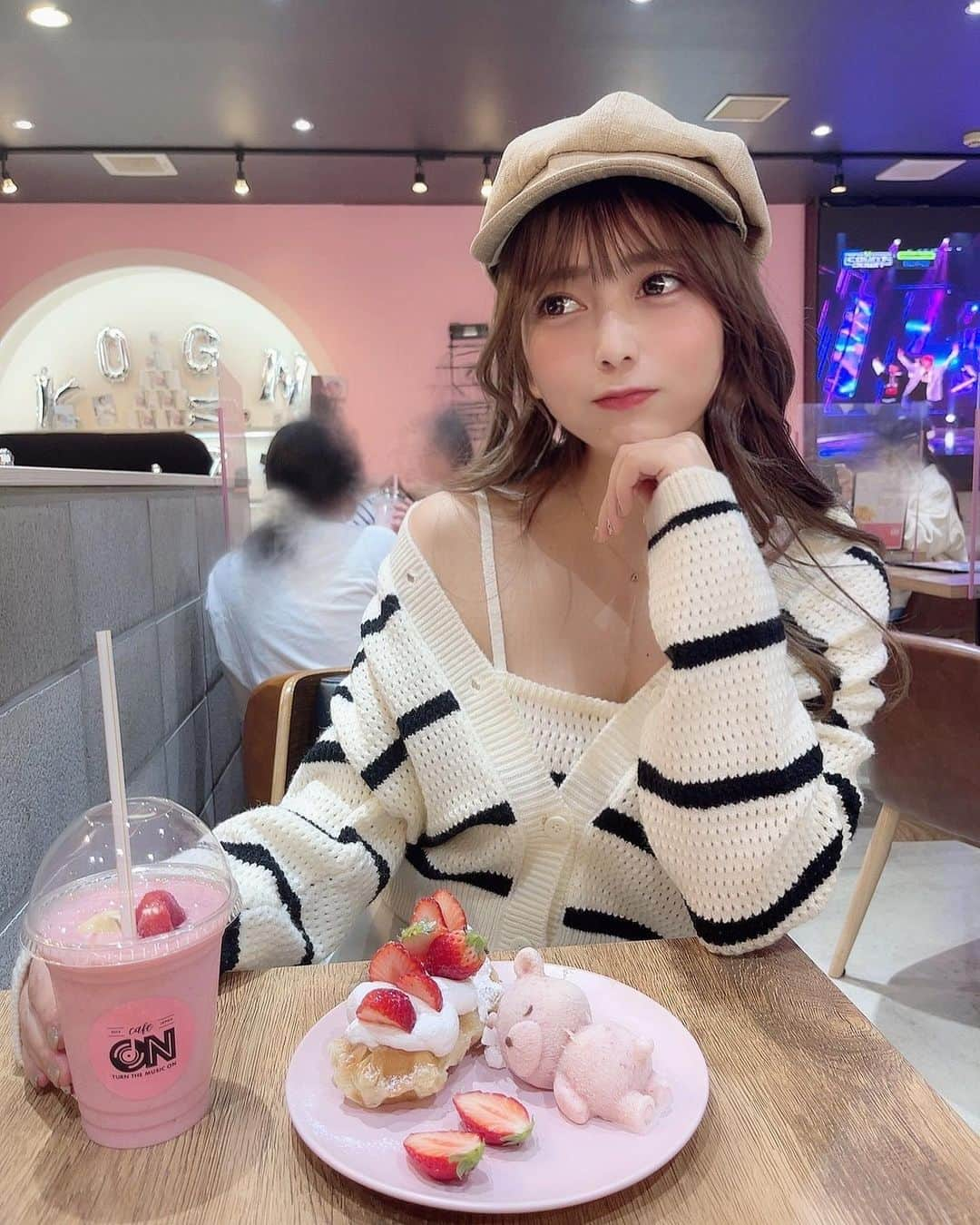 あいりさんのインスタグラム写真 - (あいりInstagram)「Cafe on🧸💗 新大久保ぶらぶらしてたら かわいいカフェみつけた👀💕 いちごづくし🍓 . . #新大久保カフェ #新大久保  #新大久保グルメ #東京 #東京グルメ  #東京カフェ #cafeon #クマ  #くま #クロッフル #カフェ巡り  #韓国カフェ #東京観光 #東京旅行  #グルメ女子 #グルメスタグラム  #instalike #instagood #followme」3月13日 18時12分 - gtamtgat