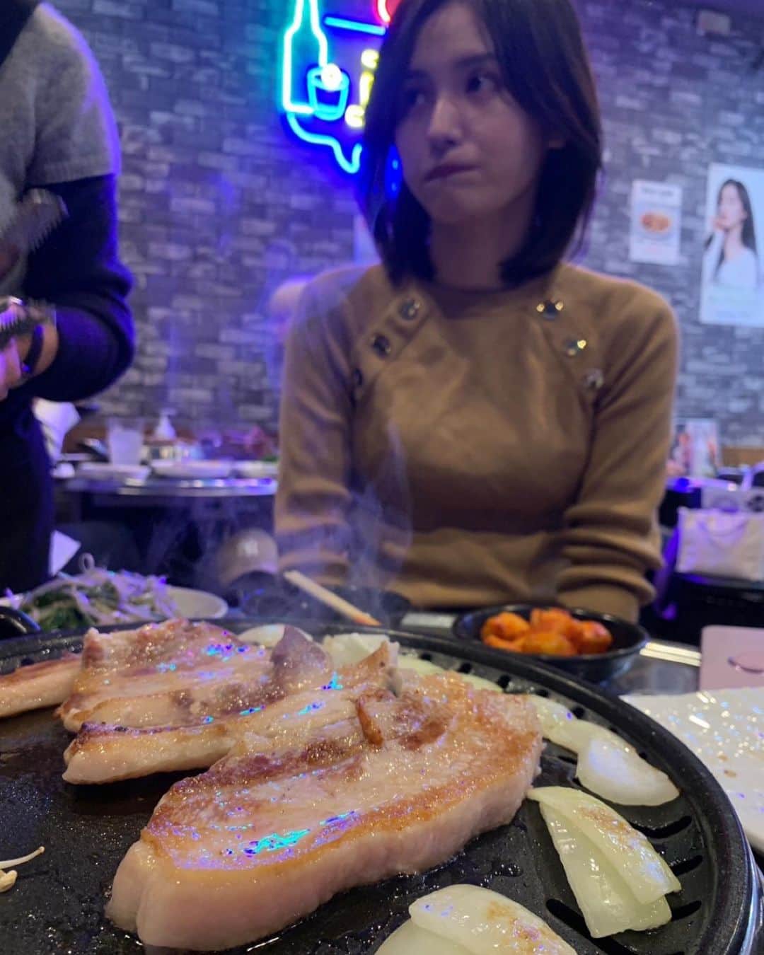 池谷実悠さんのインスタグラム写真 - (池谷実悠Instagram)「肉ぼうけ...  真顔でお肉焼いてくれる 韓国料理店のお母さんハオ🐼  #テレ東 #アナウンサー」3月13日 18時17分 - miyu_iketani