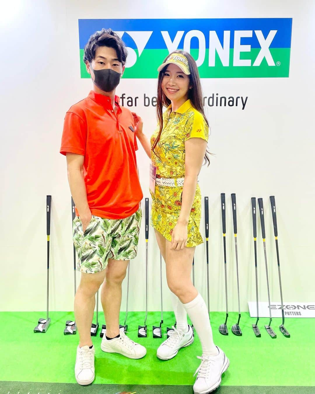 江原詩織さんのインスタグラム写真 - (江原詩織Instagram)「初めてのJapanGolfFair 🏌️‍♀️✨  @yonex_jp さんに貴重な機会をいただきYonexのGolfラインをPRするお手伝いをさせていただきました⛳️  普段ライヴとかも行かないので、大きな会場や大きなイベントに緊張しっぱなしでしたが @gomachan.dayo と @izumingolf のお陰で楽しく最後まで笑顔でやり抜けましたっ🤗  初めましての人や久しぶりの人、有名な人やお友達、馴染みの顔🥸♡  色んな人に会えたしはじめての経験ができてとても楽しかったです(๑ˊᗜˋ๑)  微力ながらこれからもYonex Golfの良さはもちろん、ゴルフの楽しさや魅力を伝えていきたいと思いますっ✊❣️  ストーリーに載せきれなかったシリーズを◟̆◞̆⭐️  PR  @yonex_jp  @yonex_golf  #yonex #yonexgolf  #jgf #japangolffair  #ジャパンゴルフフェア #ジャパンゴルフフェア2023  #ゴルフウェア #ゴルフコーデ #ゴルフ部 #ゴルフ上手くなりたい #ゴルフ好きとつながりたい #女子旅行 #golfswing #女子ゴルフ #ゴルフ女子 #ゴルフ男子 #ゴルファー #golfrange #golflife #golfer #golf #골프 #กอล์ฟ #高尔夫球#golfstag」3月13日 22時13分 - shiori__golf