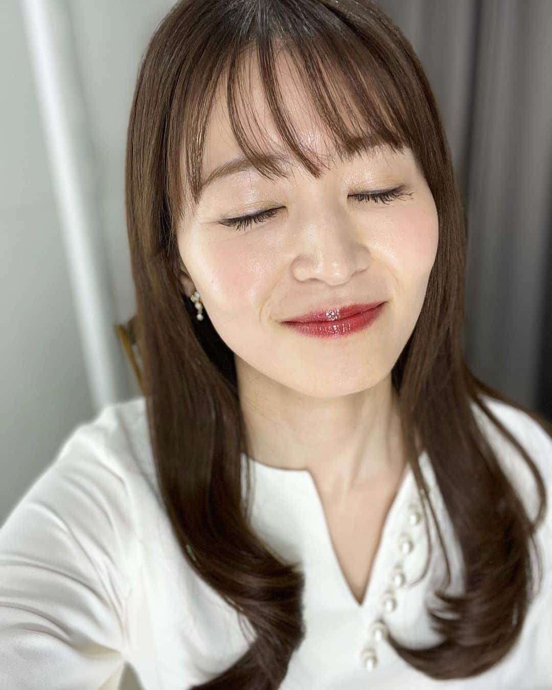 大家彩香さんのインスタグラム写真 - (大家彩香Instagram)「昨日お伝えしたポスター撮影の裏側です♪ こんな感じでしたー😊💕  光がたっぷりで お肌がキレイに見えるから 気分が上がりますー♥️  #stv #どさんこワイド朝 #大家彩香 #女子アナ #北海道 #ポスター撮影 #撮影裏側 #春 #改編」3月14日 8時16分 - ayaka_oie_official