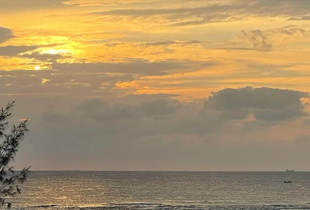 田中律子さんのインスタグラム写真 - (田中律子Instagram)「朝から久しぶりにSUPサーフィン🏄‍♀️  1時間くらいだったけど、めちゃくちゃ気持ち良かった🌊全然上手くならないけど🤣でも楽しいからいいか✨  #okinawa  #okinawalife  #beachlife  #supsurf  #infinitysup  #sup #healthylifestyle  #海のある生活」3月14日 18時32分 - ri2kotanaka