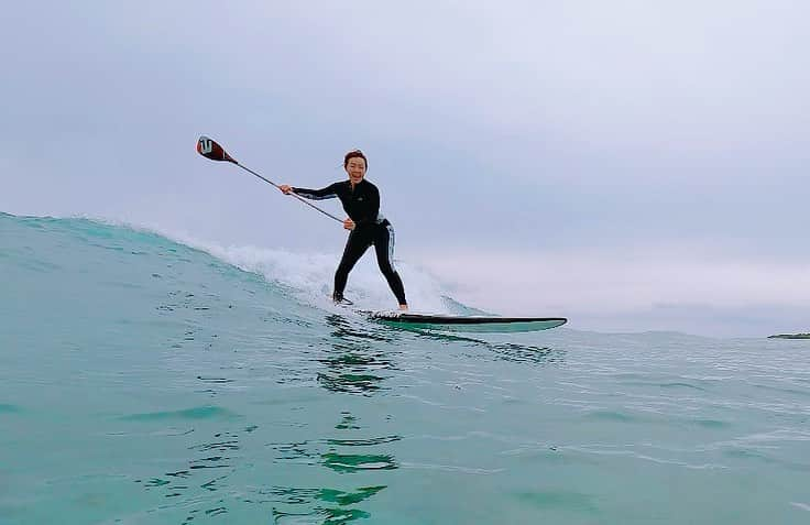 田中律子さんのインスタグラム写真 - (田中律子Instagram)「朝から久しぶりにSUPサーフィン🏄‍♀️  1時間くらいだったけど、めちゃくちゃ気持ち良かった🌊全然上手くならないけど🤣でも楽しいからいいか✨  #okinawa  #okinawalife  #beachlife  #supsurf  #infinitysup  #sup #healthylifestyle  #海のある生活」3月14日 18時32分 - ri2kotanaka