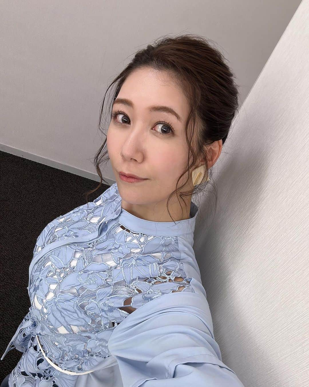 穂川果音さんのインスタグラム写真 - (穂川果音Instagram)「hair style  ストレートポニーテールです😊  　#ヘアスタイル　#ヘアアレンジ　#アレンジポニーテール　#ポニーテールアレンジ　#アップスタイル　#hairstyle #hairarrange #イヤリング　#earrings  #ミディアムロング　#ロングポニー #お天気キャスターコーデ　#アベプラ　#abema #穂川果音 #低めポニーテール #気象予報士　#セントフォース」3月14日 18時46分 - hokawakanonn