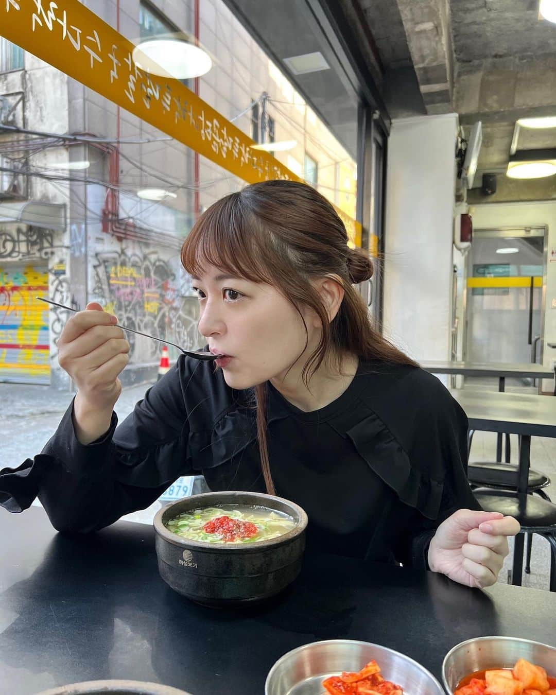 柳瀬さきさんのインスタグラム写真 - (柳瀬さきInstagram)「2泊3日でまなてぃと韓国🇰🇷 旅行行ってきました☺️  📸 @manatmnt0116   何からなにまで全部手配して くれてありがと🥺な旅でした！  たくさん食べて笑ってパワーチャージしてきたので、明日からまた頑張りますっ！！💪」3月14日 21時45分 - yanapai04