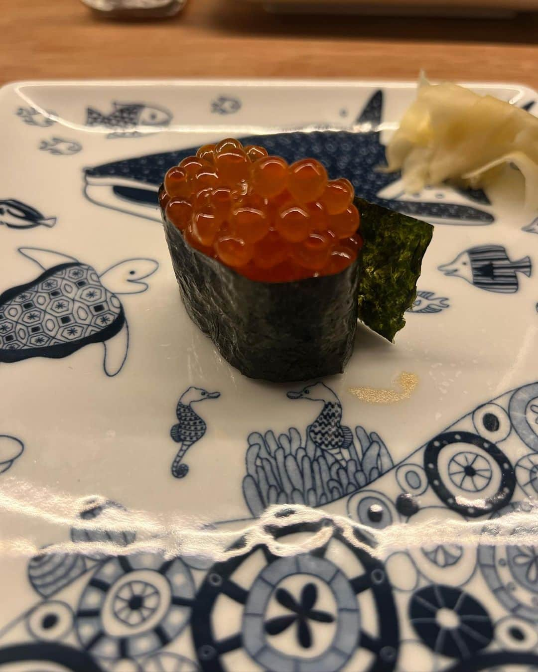 森カノンさんのインスタグラム写真 - (森カノンInstagram)「🐟🍣 五反田駅に新しく出来た寿司BARの  @sushibarcozy に行って美味しい お鮨食べて来たよ～！！！  うにく寿司もあって豊富なバリエーションで どのネタもぺろっと食べられちゃいました❤️‍🔥  みんなも是非っっ🫶🏻🫶🏻🫶🏻  ------------------------------------  Sushi Bar 魚々 Cozy  📍 東京都品川区東五反田1-11-5バルミー五反田201  ------------------------------------  PR @sushibartotocozy #五反田ディナー #五反田飲み #おしゃん #赤酢 #深夜営業 #sushibartotocozy #五反田寿司 #寿司bar #五反田 #寿司 #鮨」3月14日 23時09分 - mkanon211