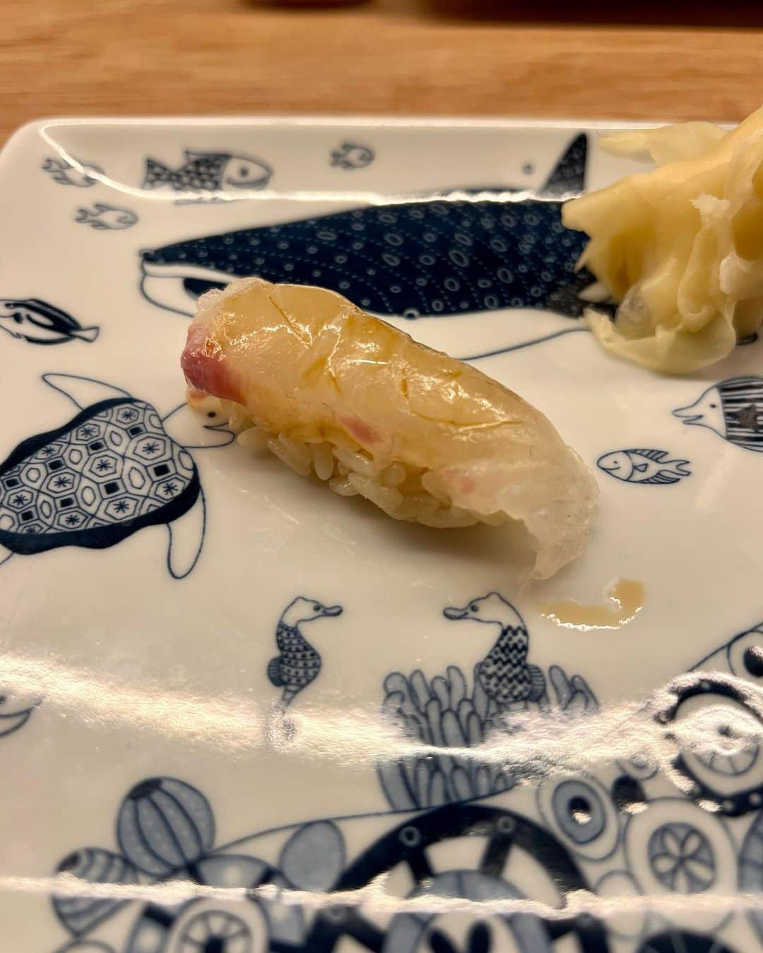 森カノンさんのインスタグラム写真 - (森カノンInstagram)「🐟🍣 五反田駅に新しく出来た寿司BARの  @sushibarcozy に行って美味しい お鮨食べて来たよ～！！！  うにく寿司もあって豊富なバリエーションで どのネタもぺろっと食べられちゃいました❤️‍🔥  みんなも是非っっ🫶🏻🫶🏻🫶🏻  ------------------------------------  Sushi Bar 魚々 Cozy  📍 東京都品川区東五反田1-11-5バルミー五反田201  ------------------------------------  PR @sushibartotocozy #五反田ディナー #五反田飲み #おしゃん #赤酢 #深夜営業 #sushibartotocozy #五反田寿司 #寿司bar #五反田 #寿司 #鮨」3月14日 23時09分 - mkanon211